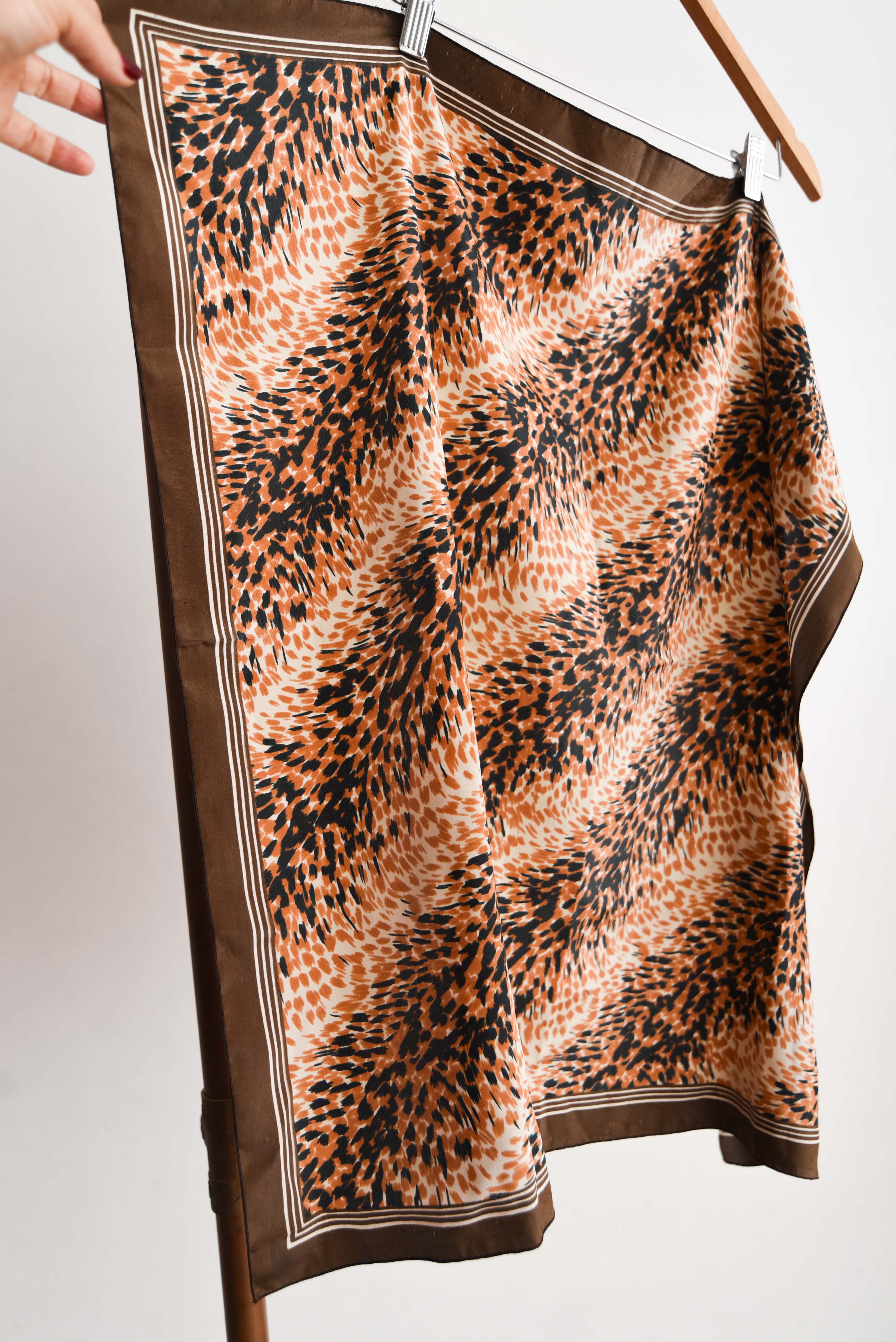 Pañuelo animal print 70s