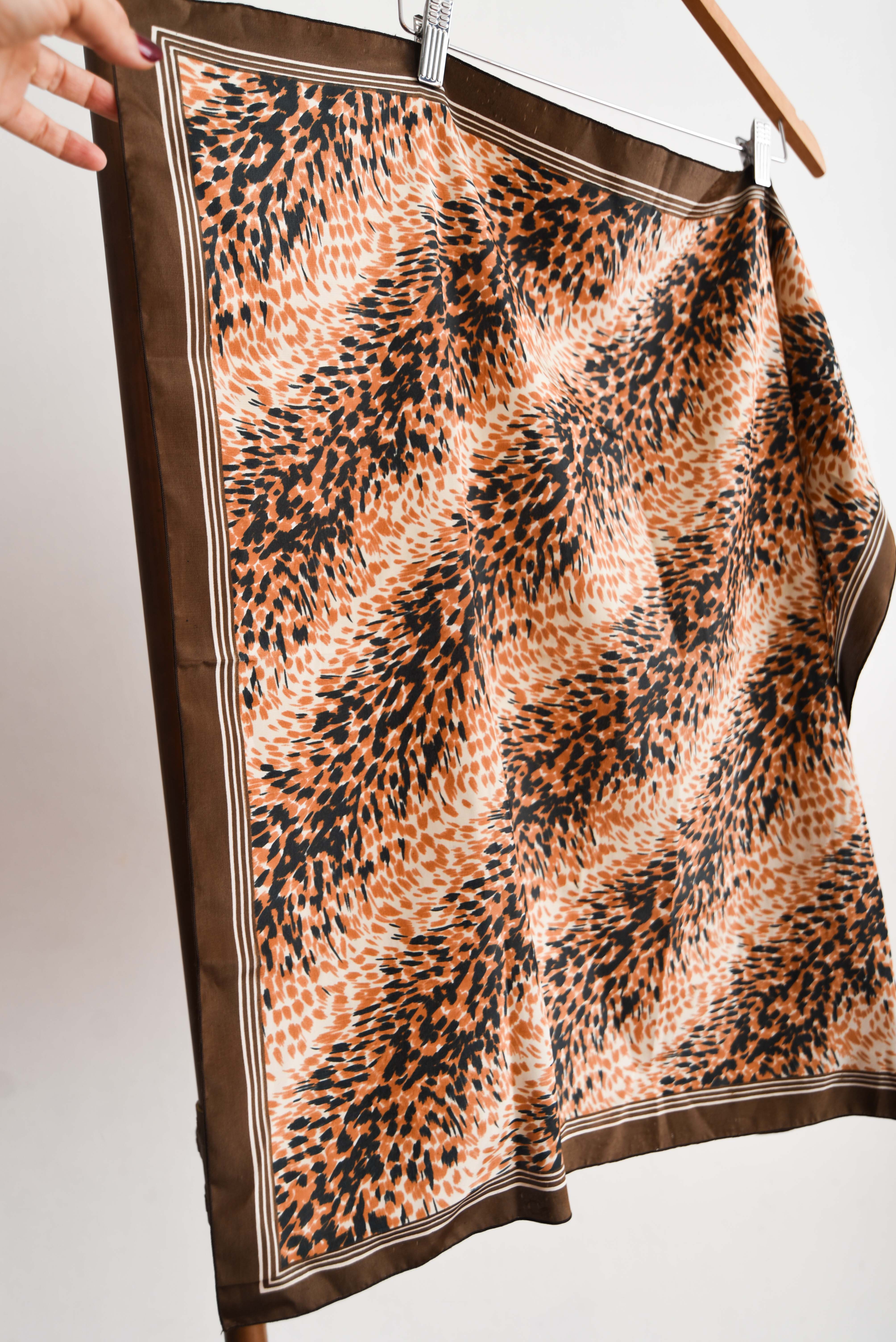 Pañuelo animal print 70s