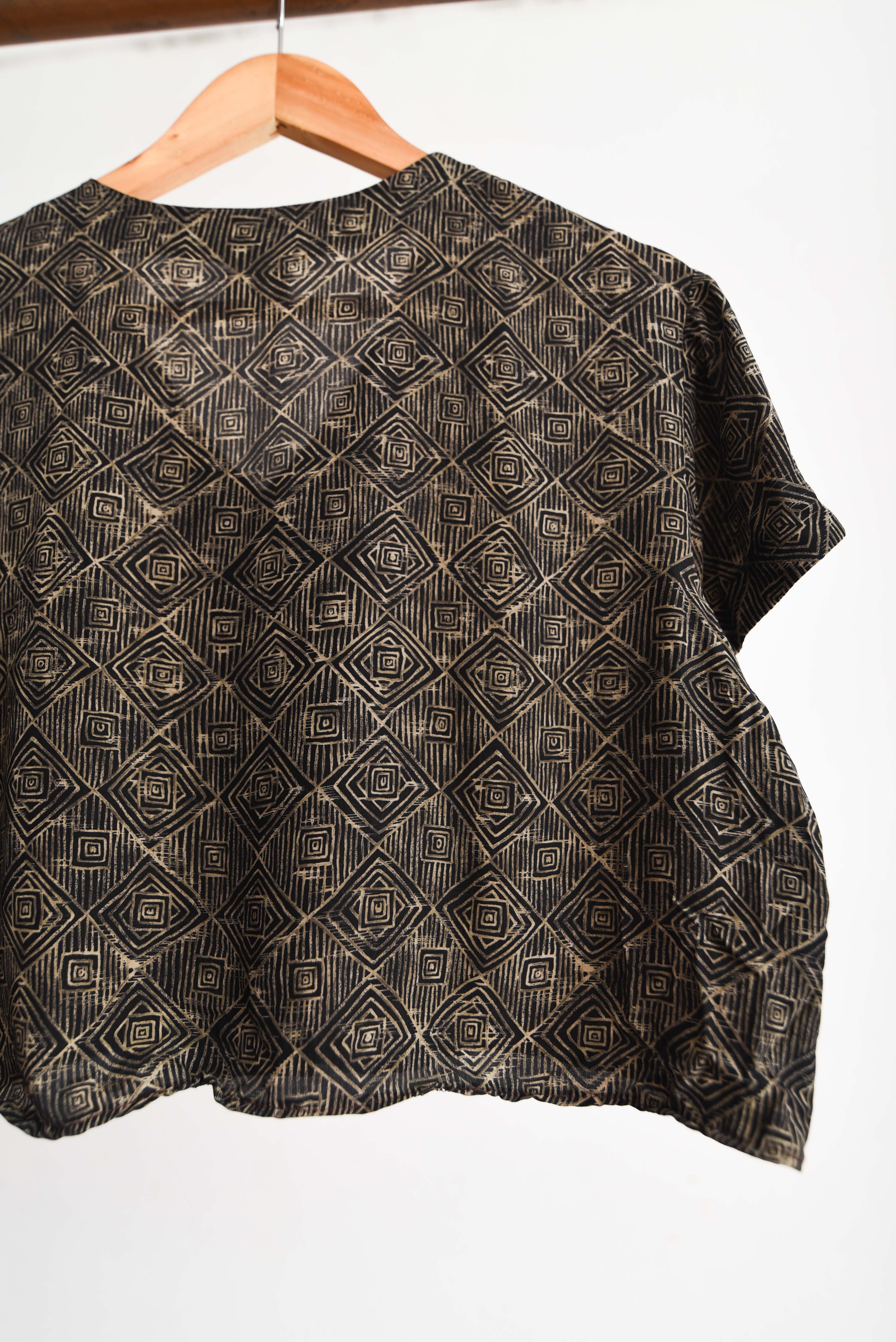Blusa 90s cafe y negro silk