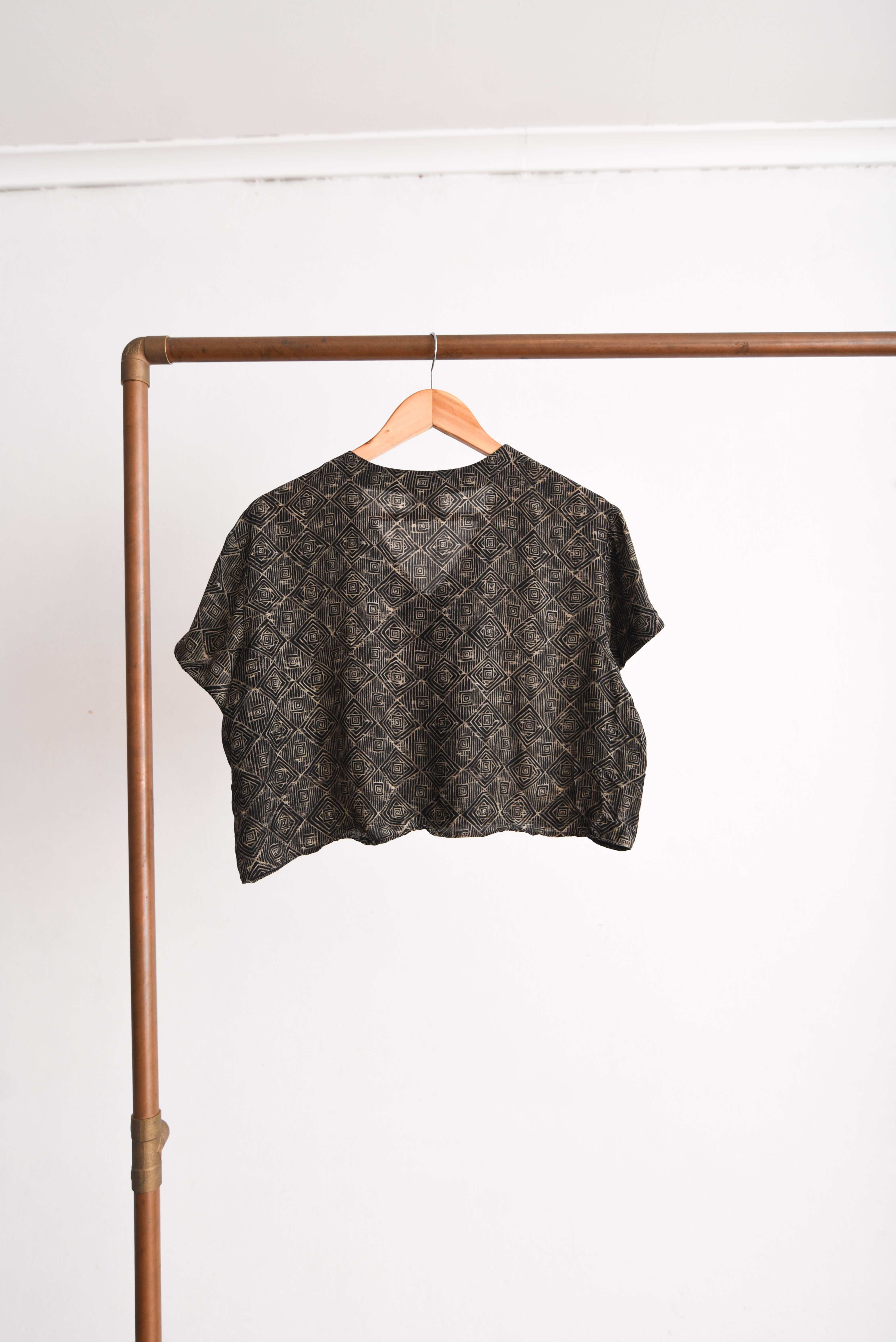 Blusa 90s cafe y negro silk