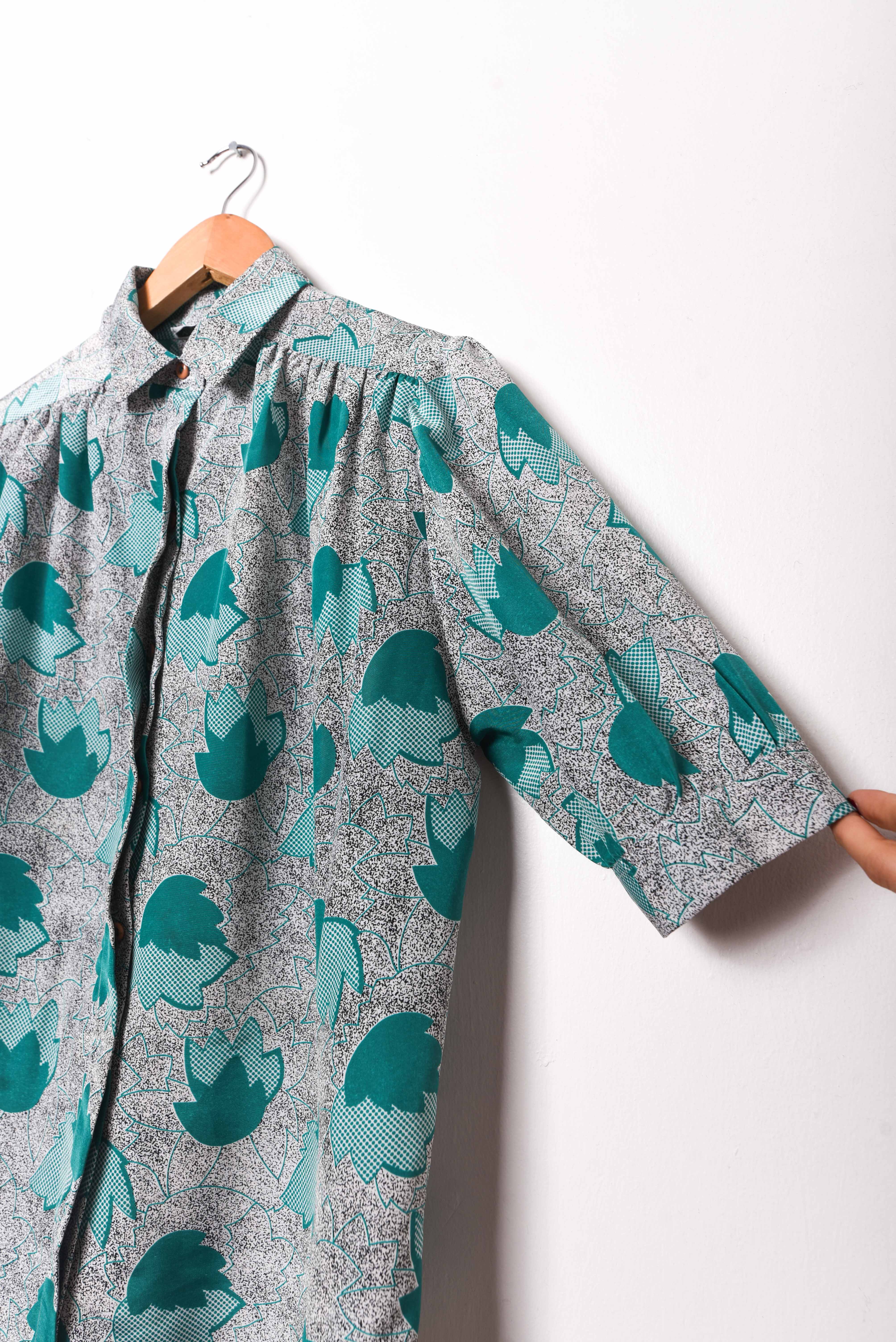 Blusa gris y turquesa vntg