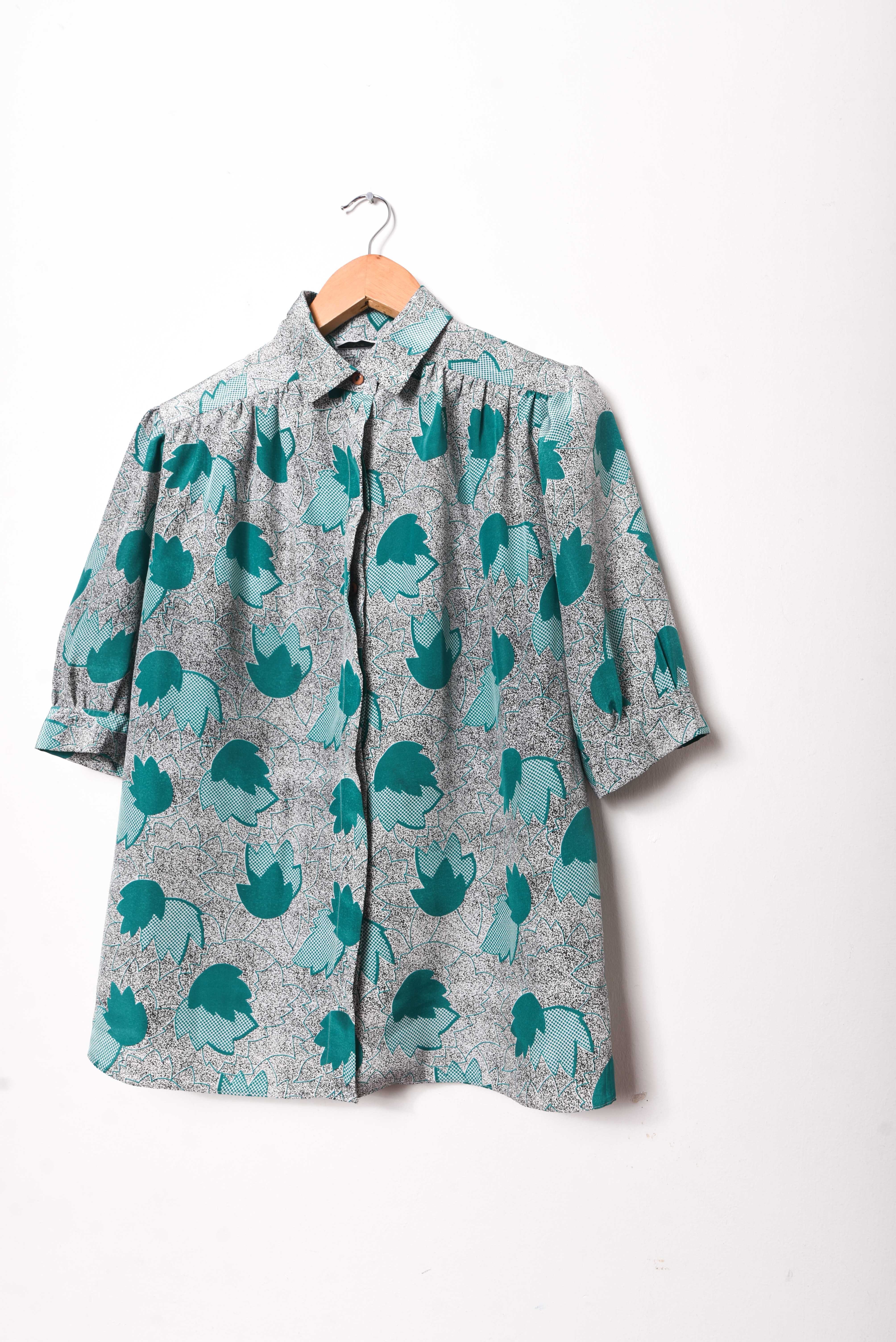 Blusa gris y turquesa vntg