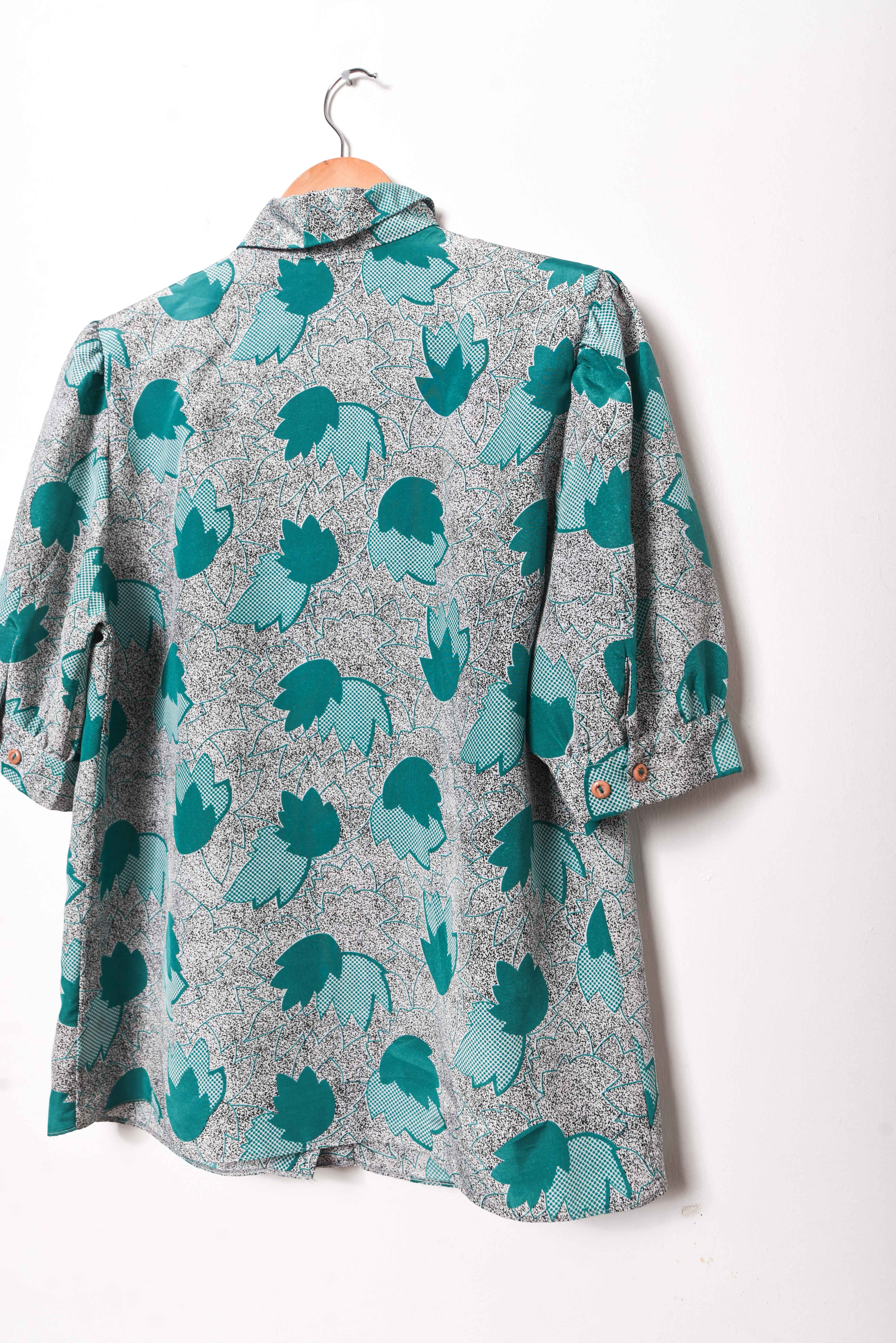 Blusa gris y turquesa vntg