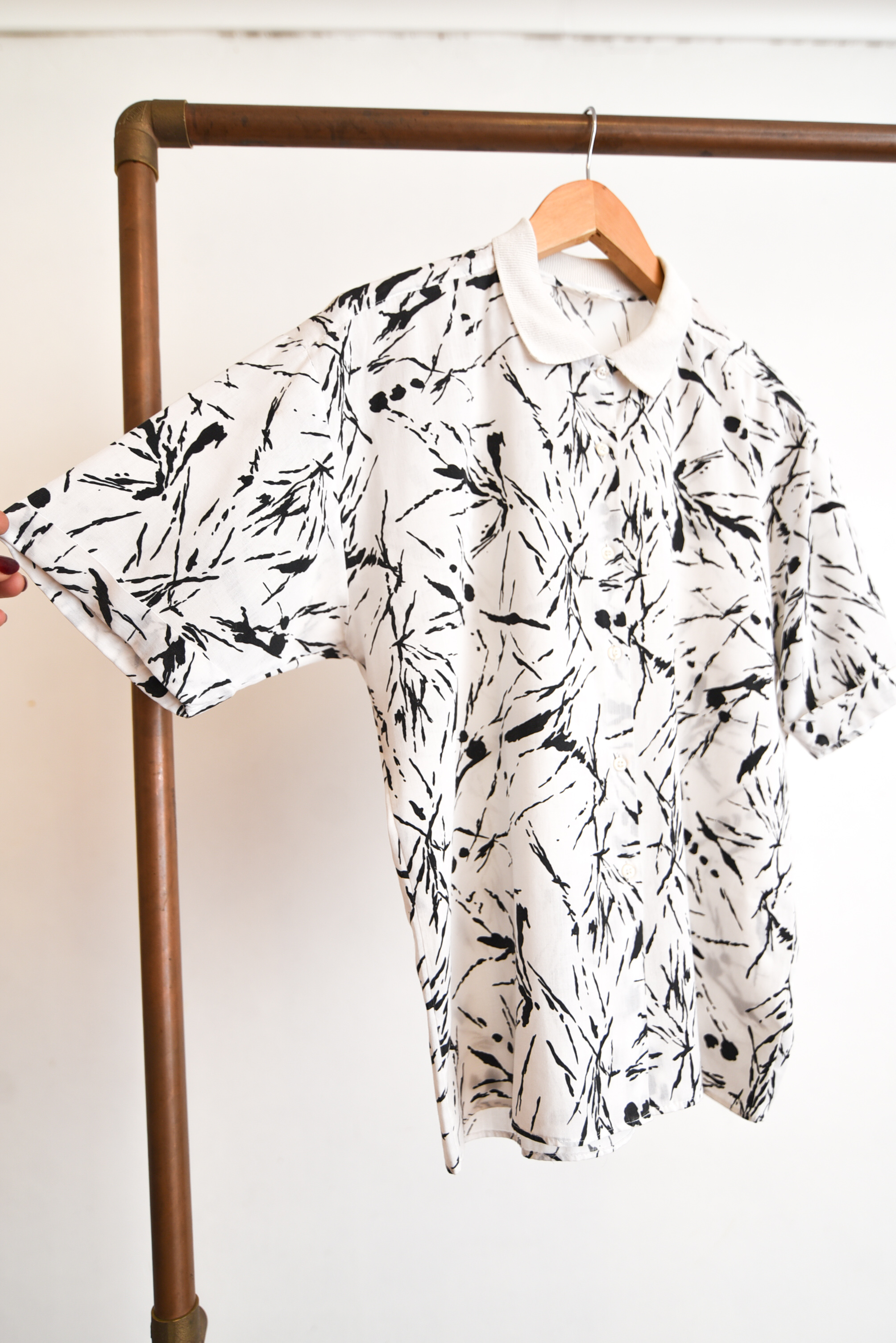 Camisa b&w vintage pinceladas