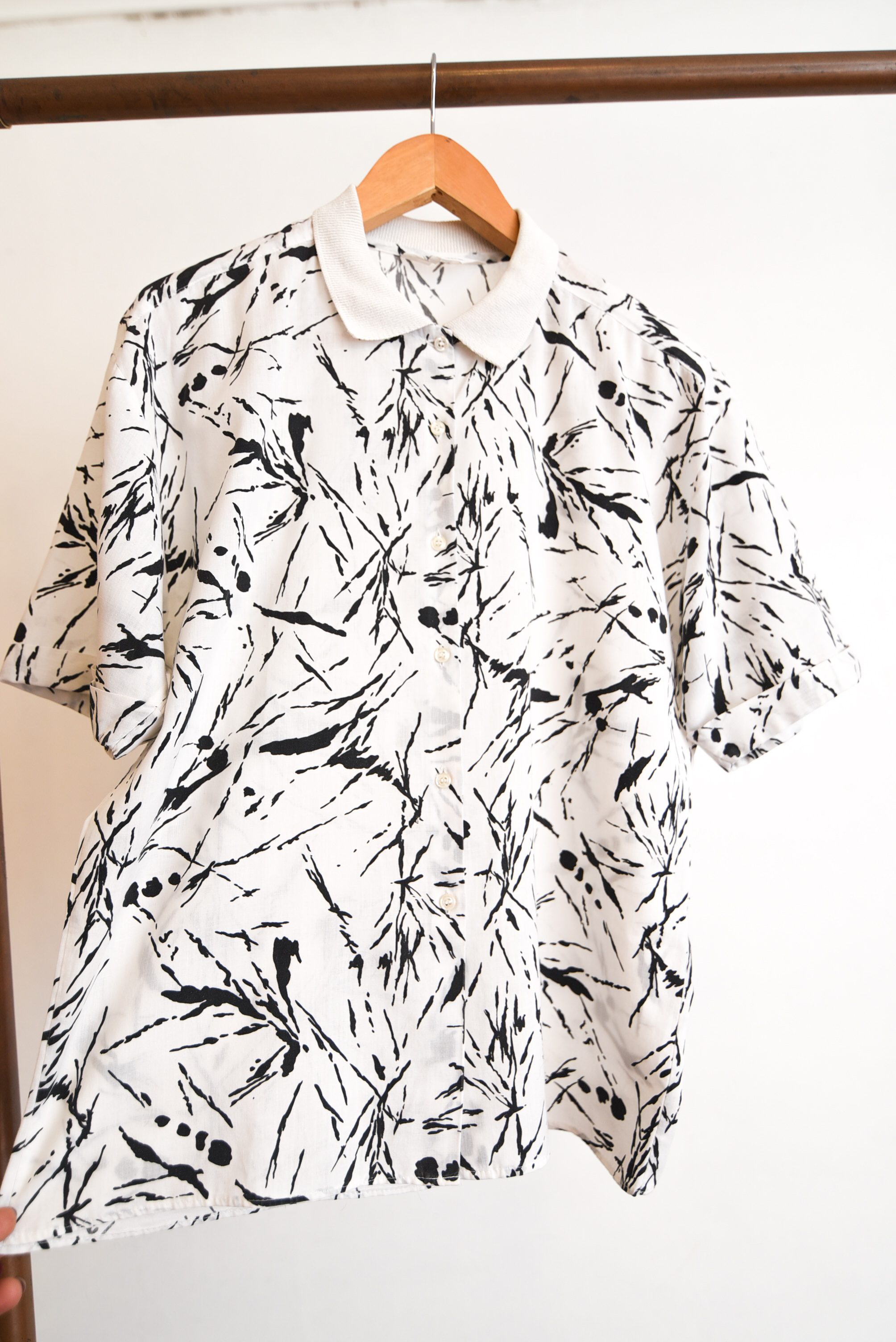 Camisa b&w vintage pinceladas