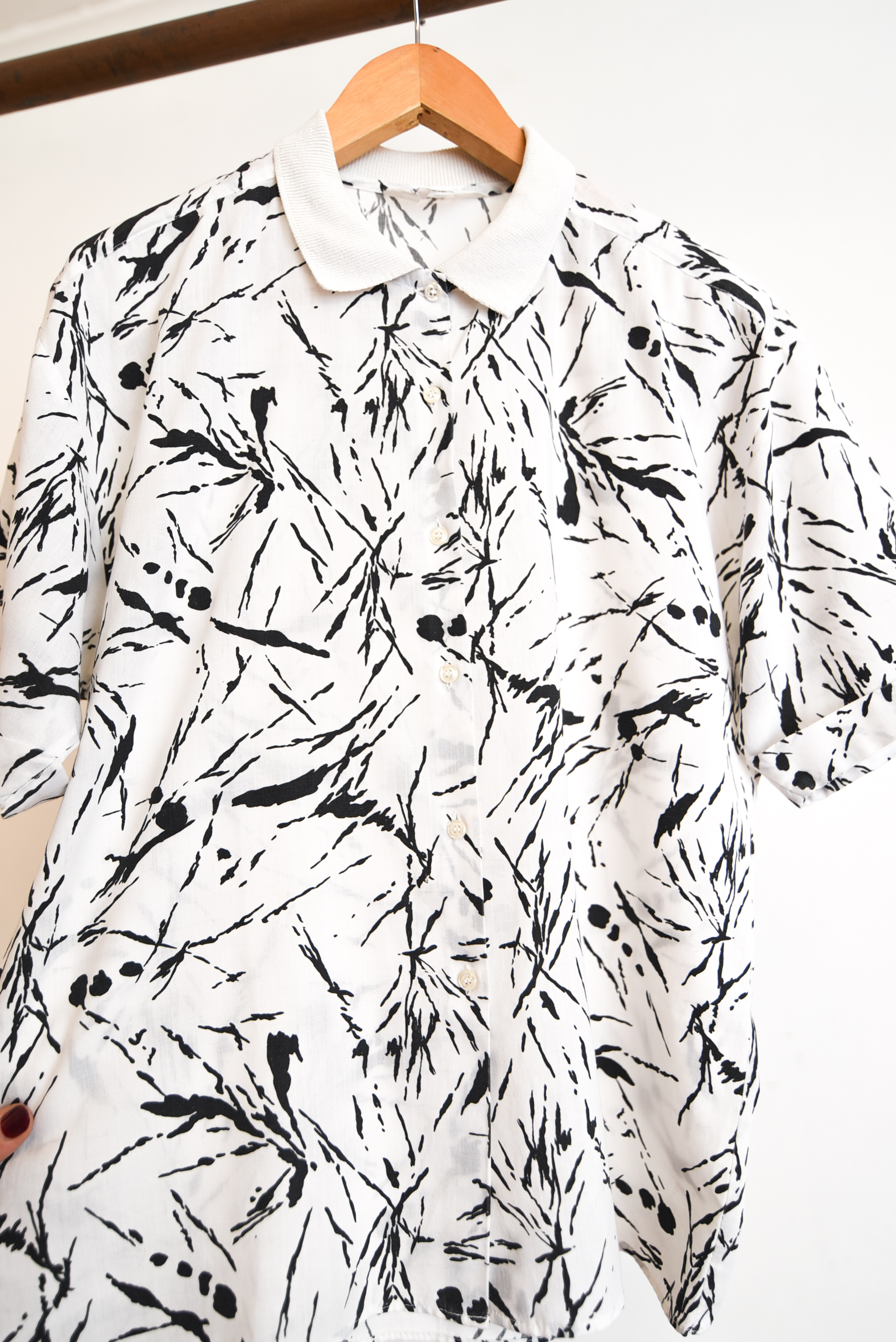 Camisa b&w vintage pinceladas