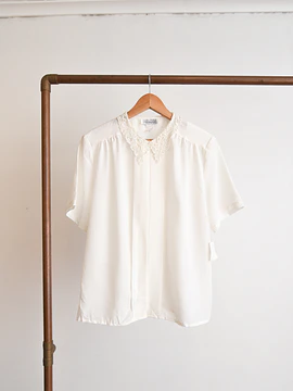 Blusa marfil cuellito vntg