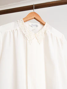 Blusa marfil cuellito vntg