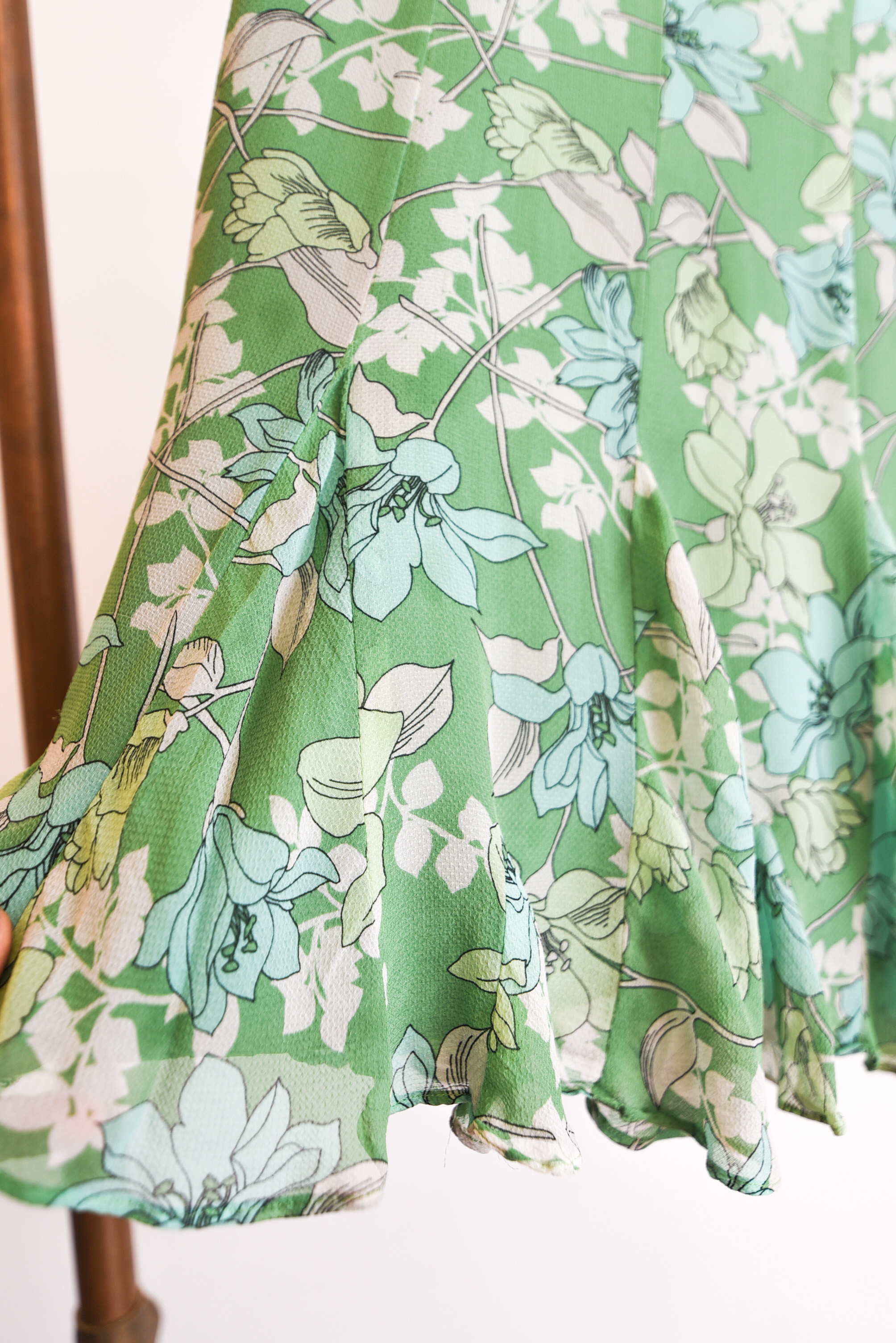 Falda verde seda floral