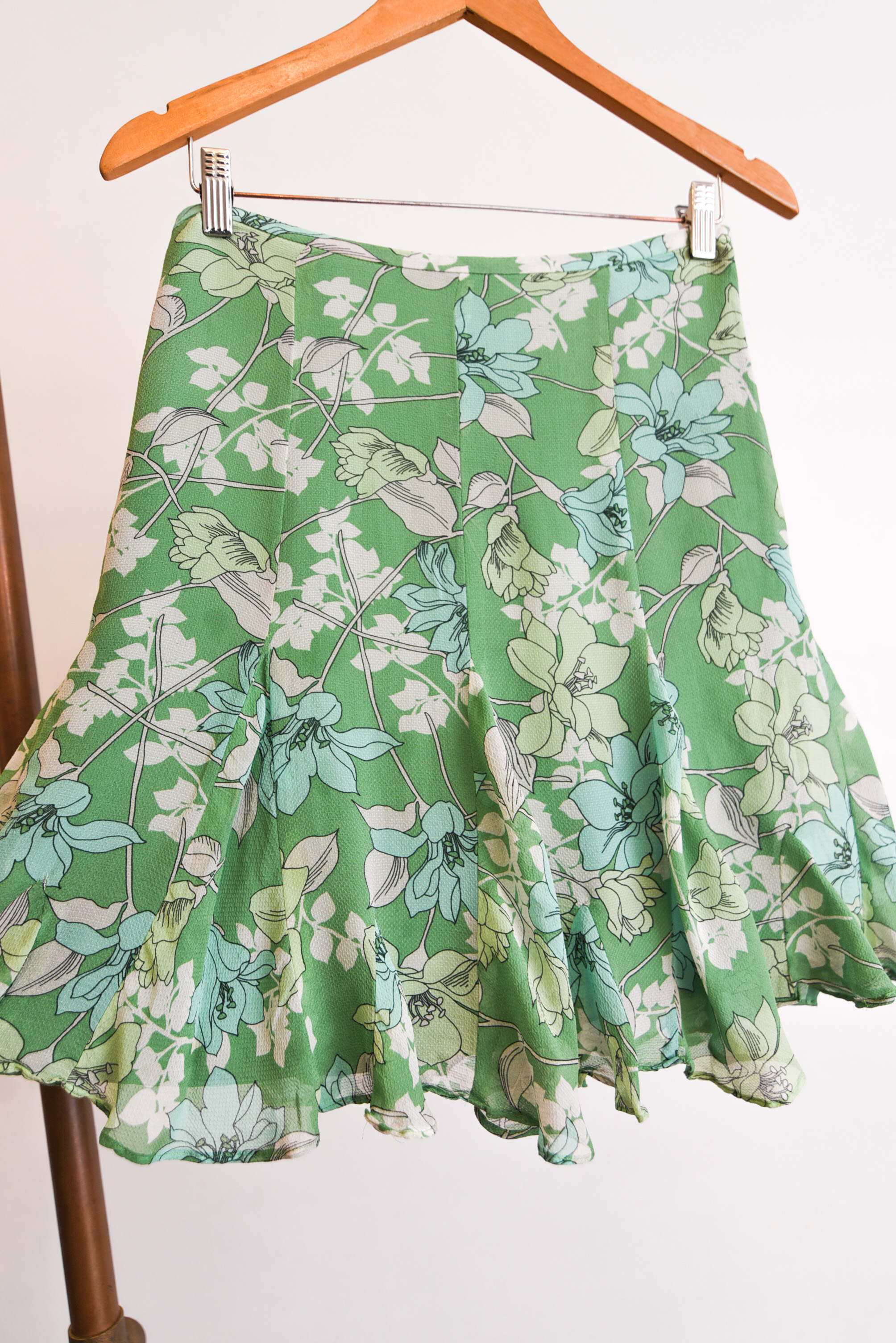 Falda verde seda floral