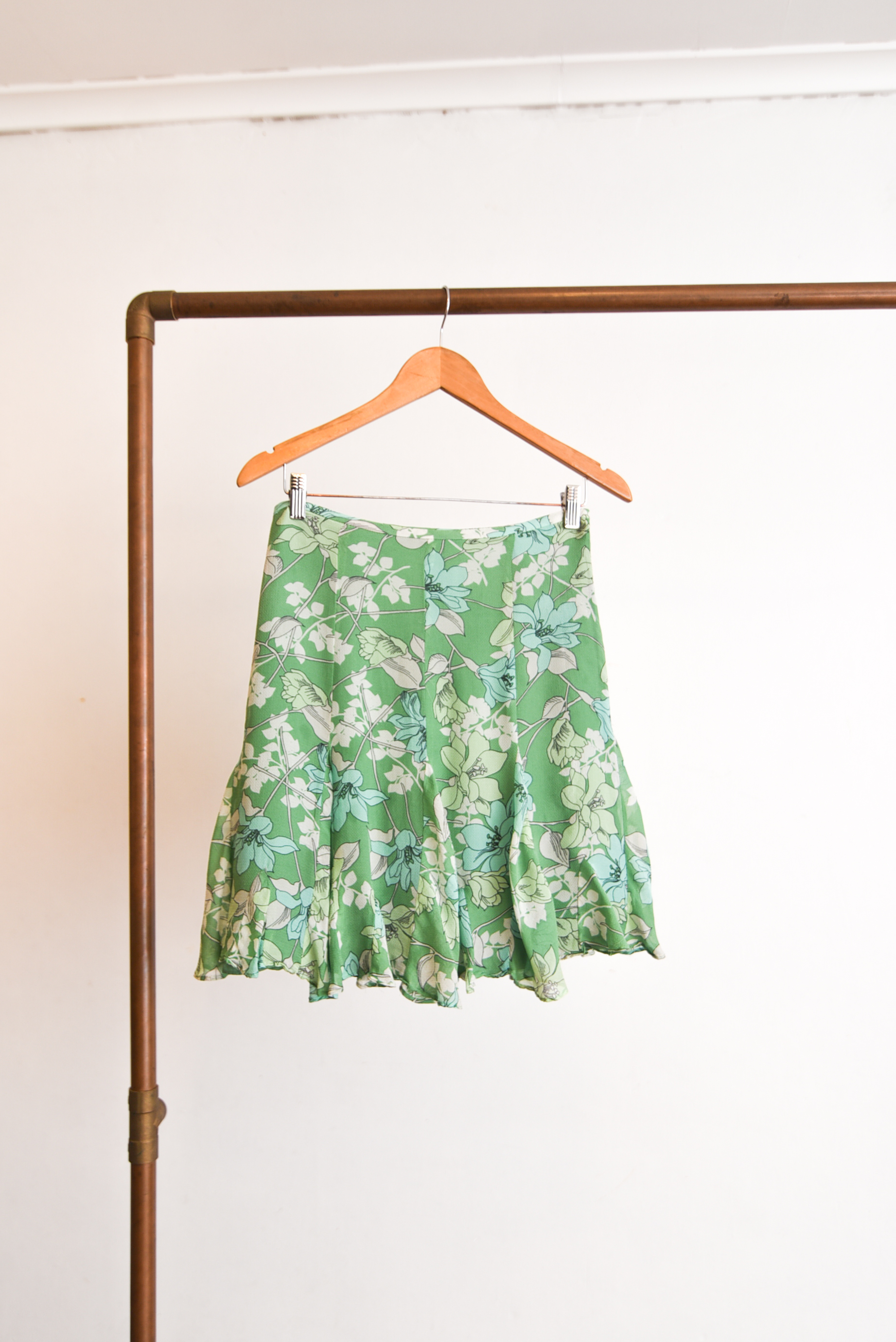 Falda verde seda floral