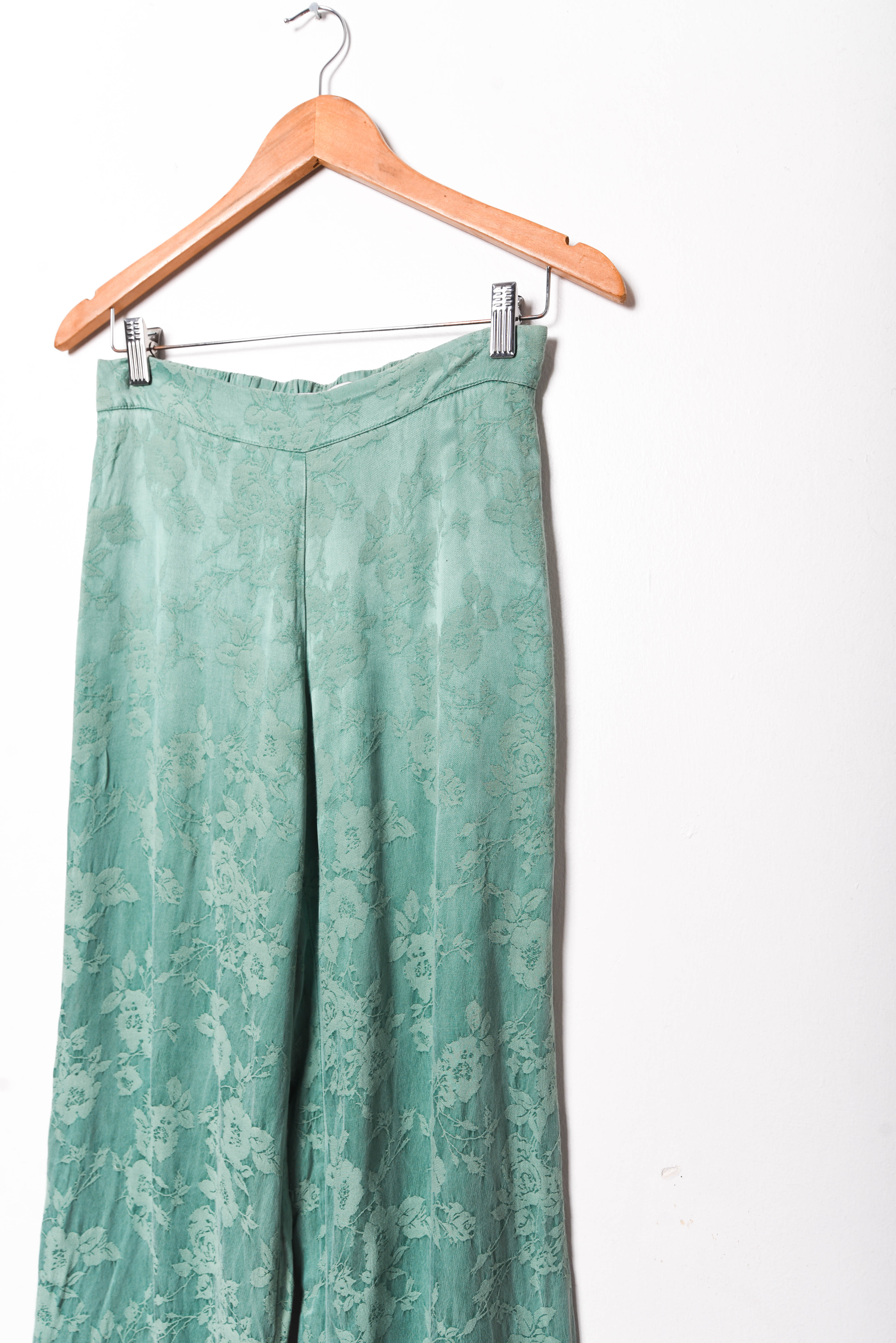 Pantalón verde brocato satín