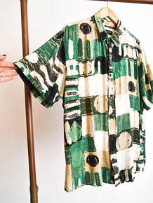 Camisa verde doodles