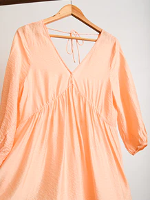 Vestido peach satinado globo