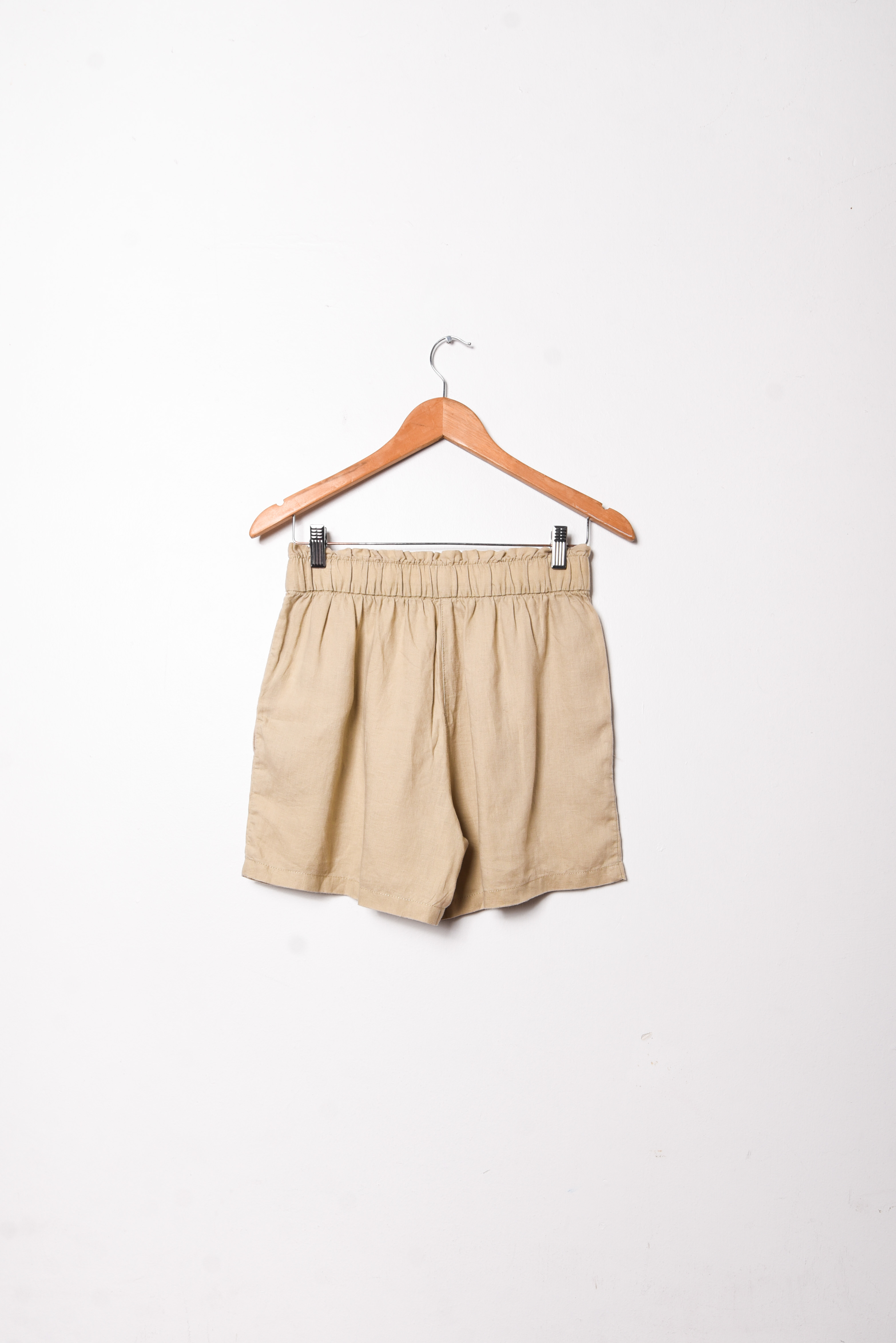 Short nude lino tiro alto