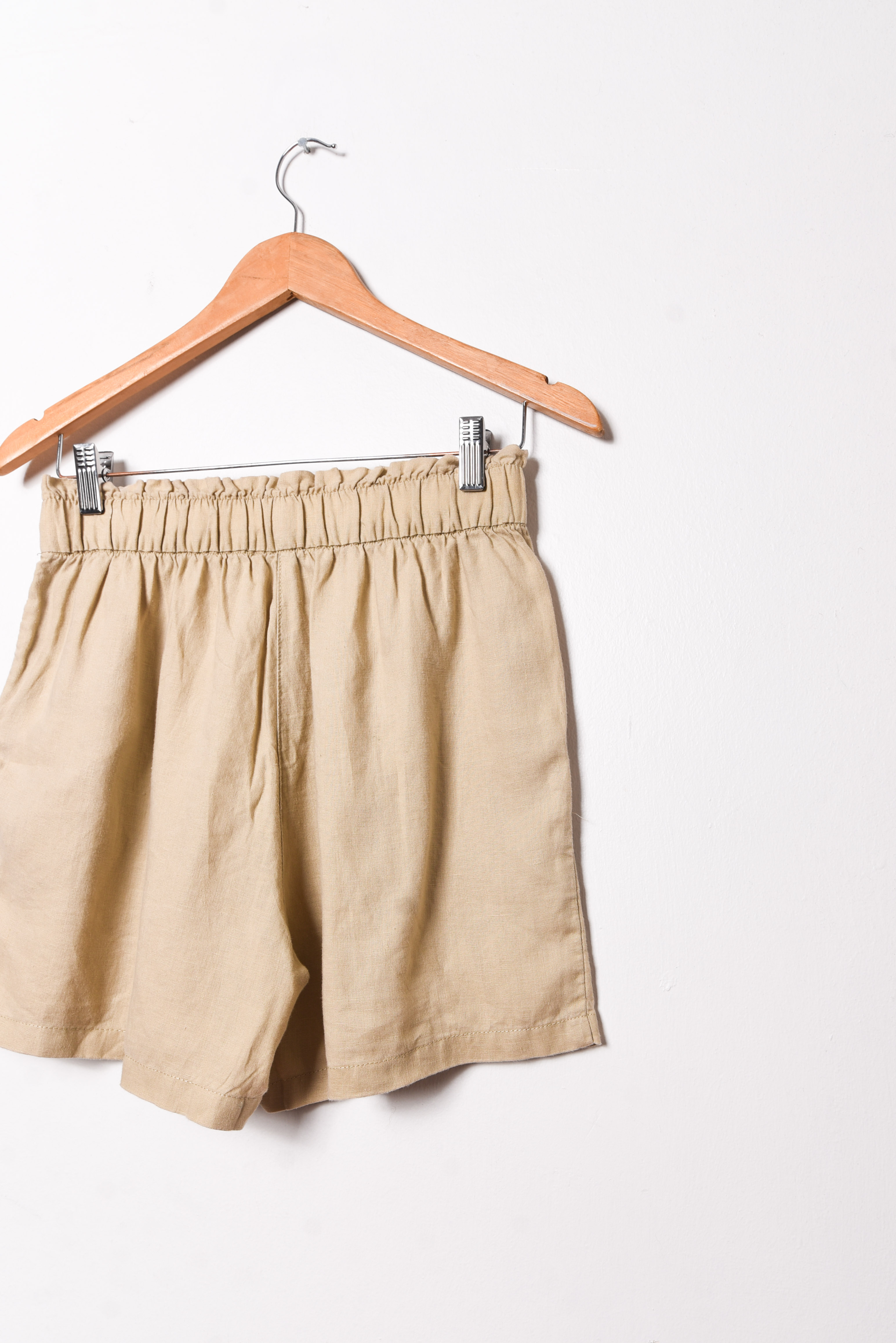 Short nude lino tiro alto