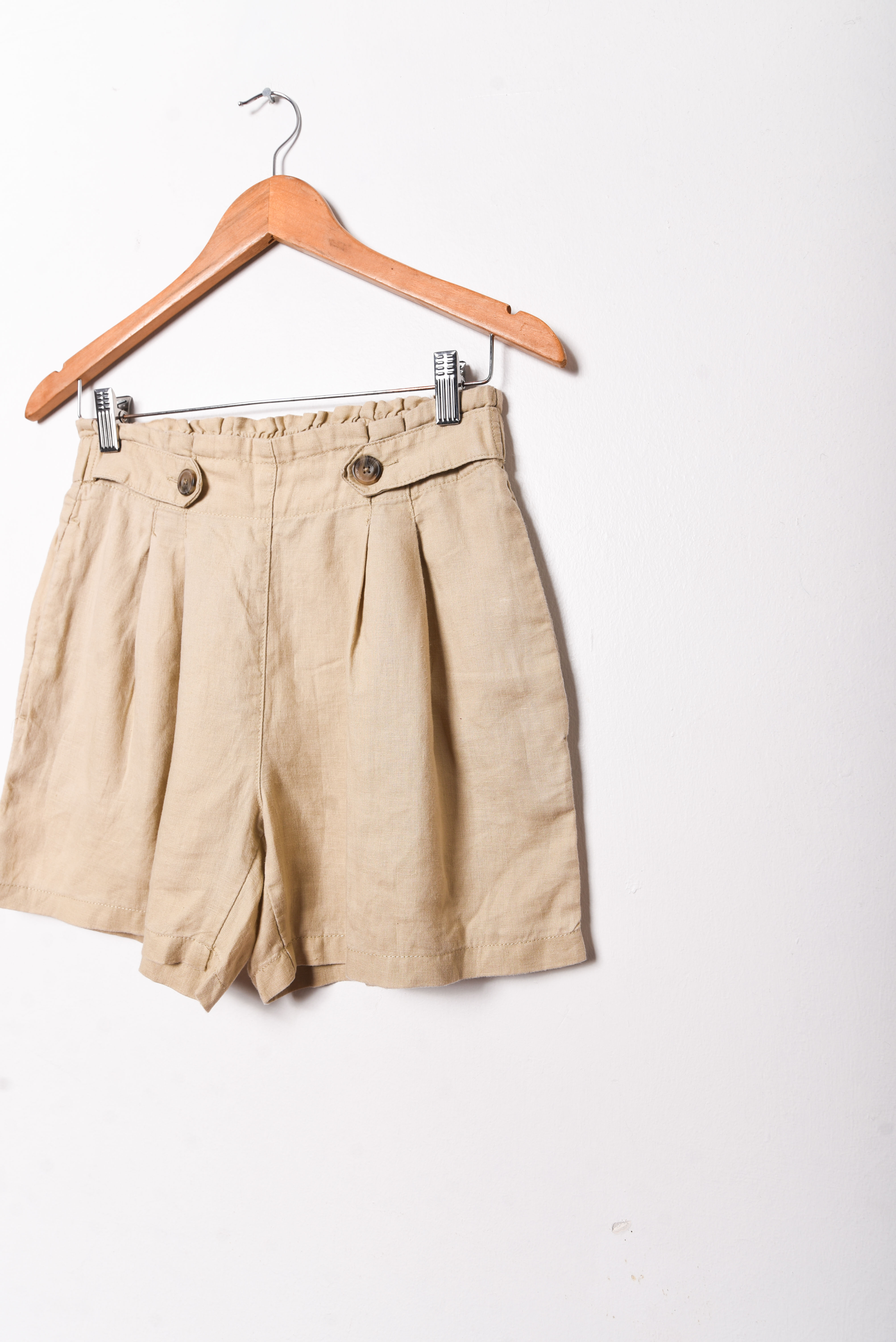 Short nude lino tiro alto