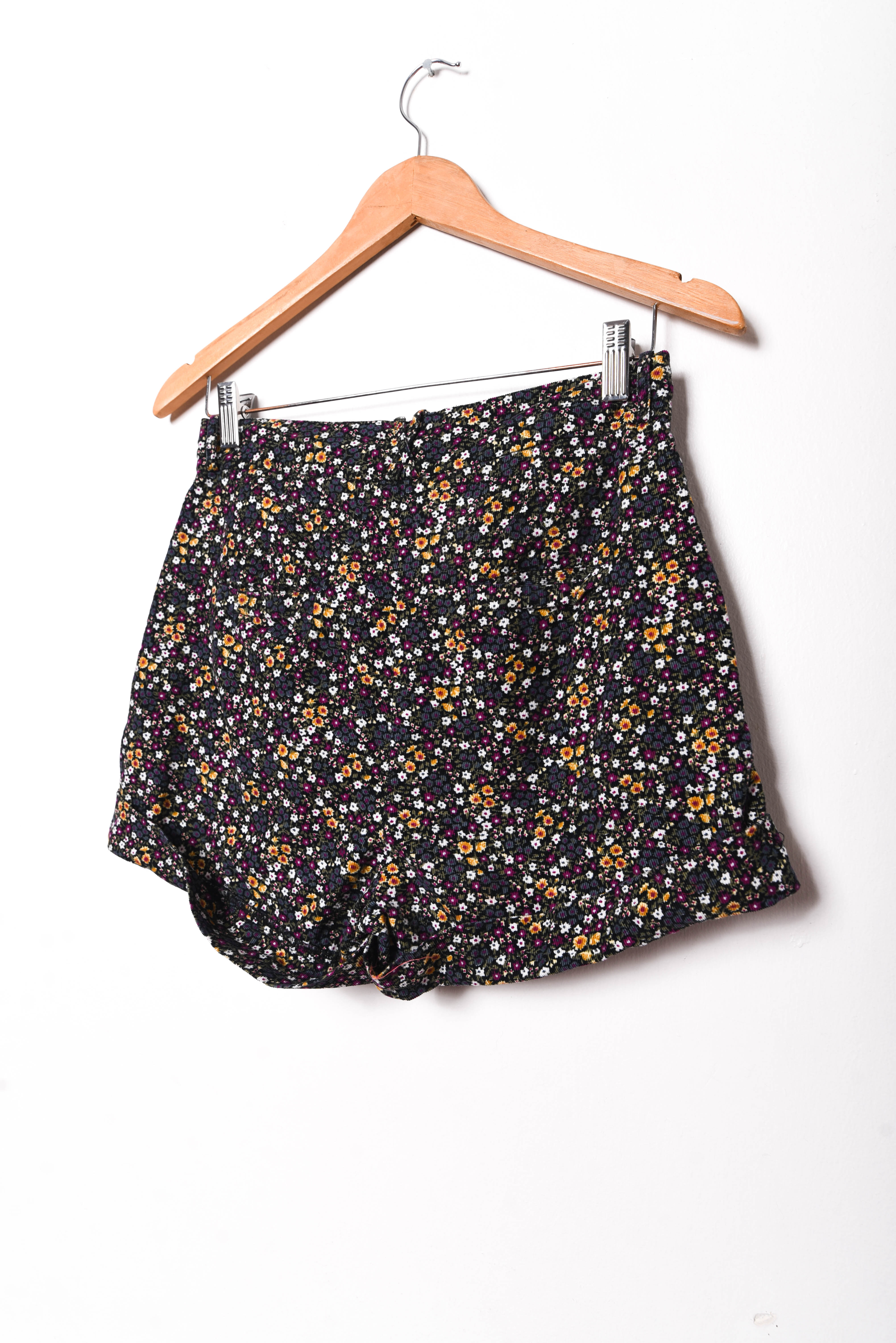 Short cotelé floral