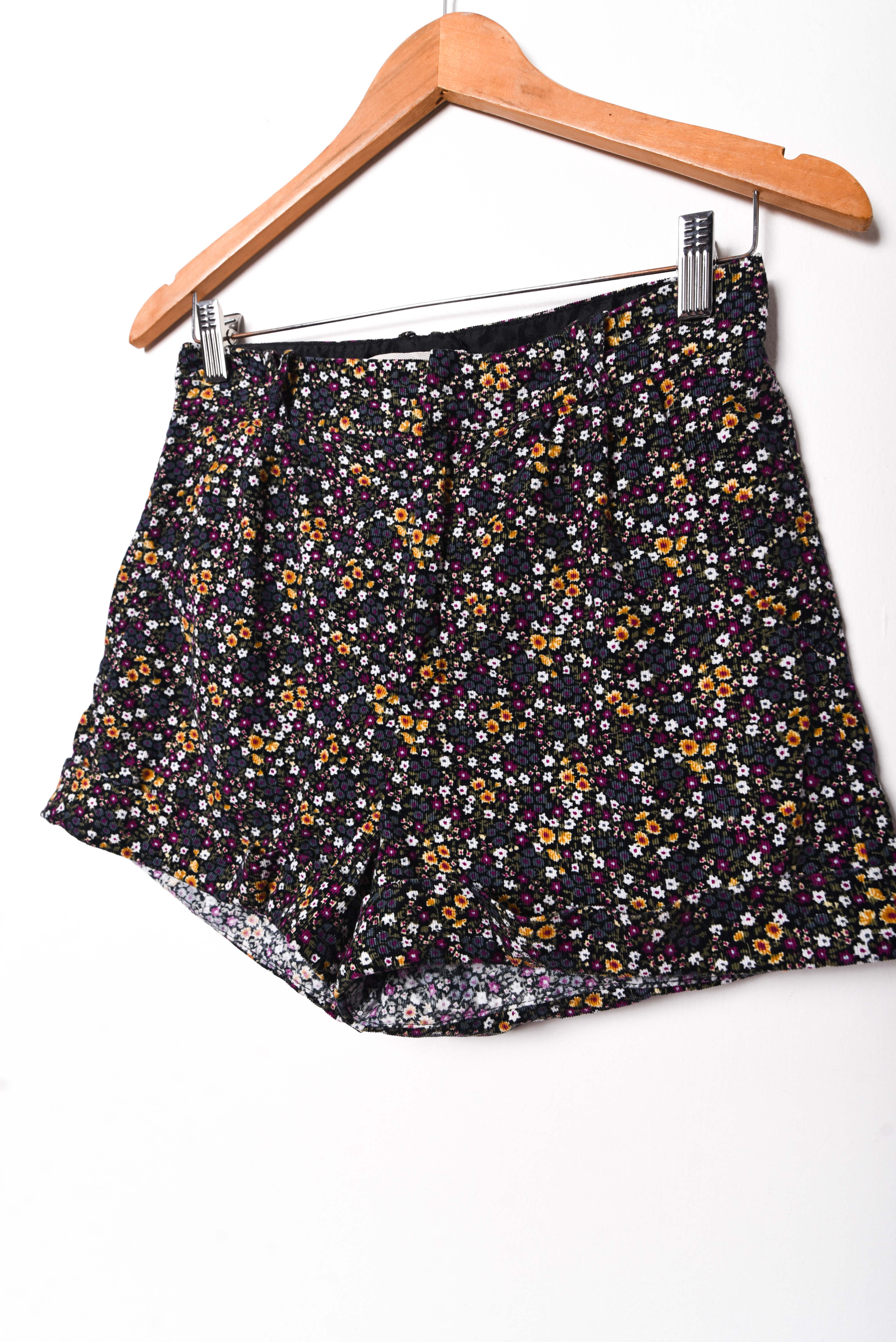Short cotelé floral
