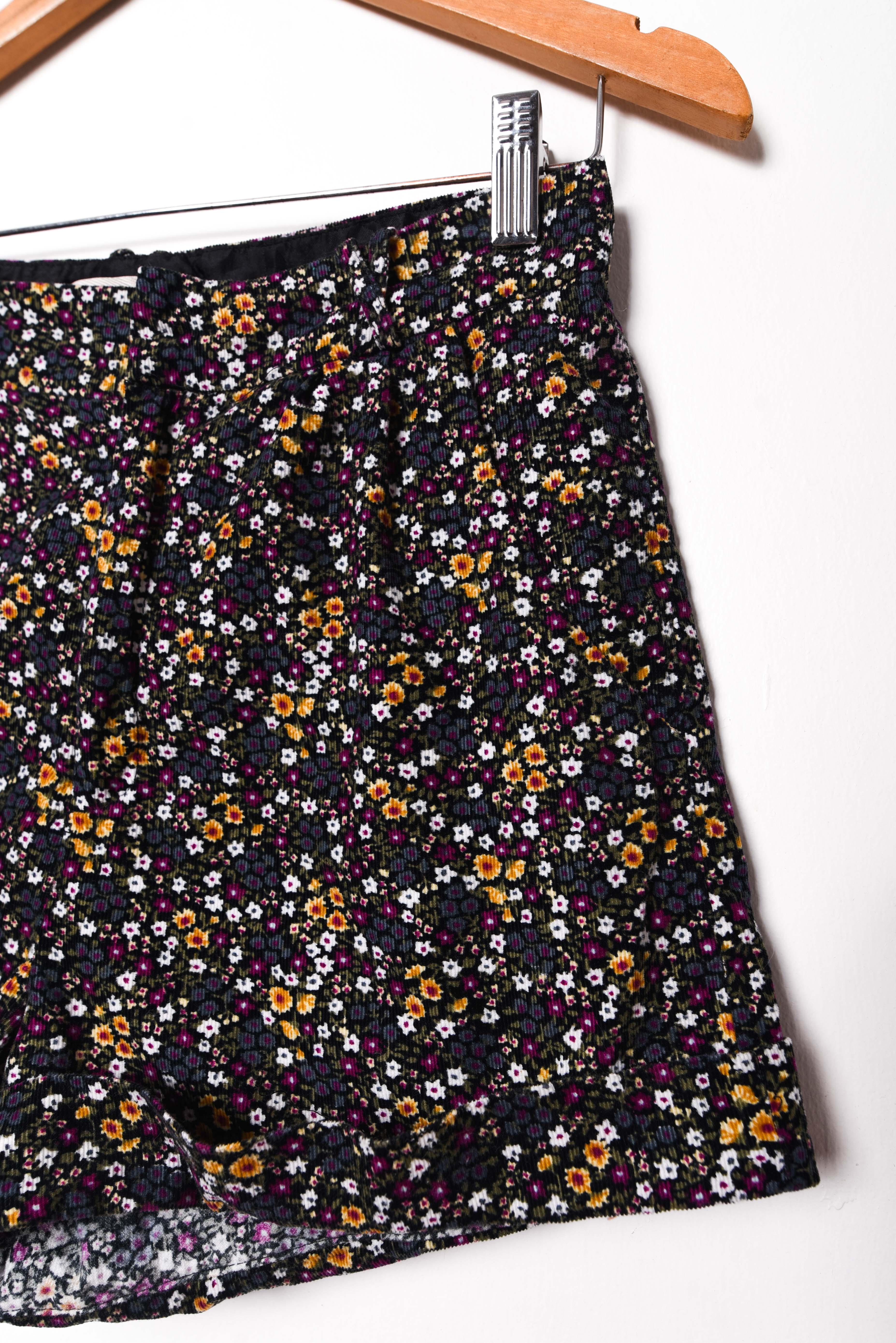 Short cotelé floral