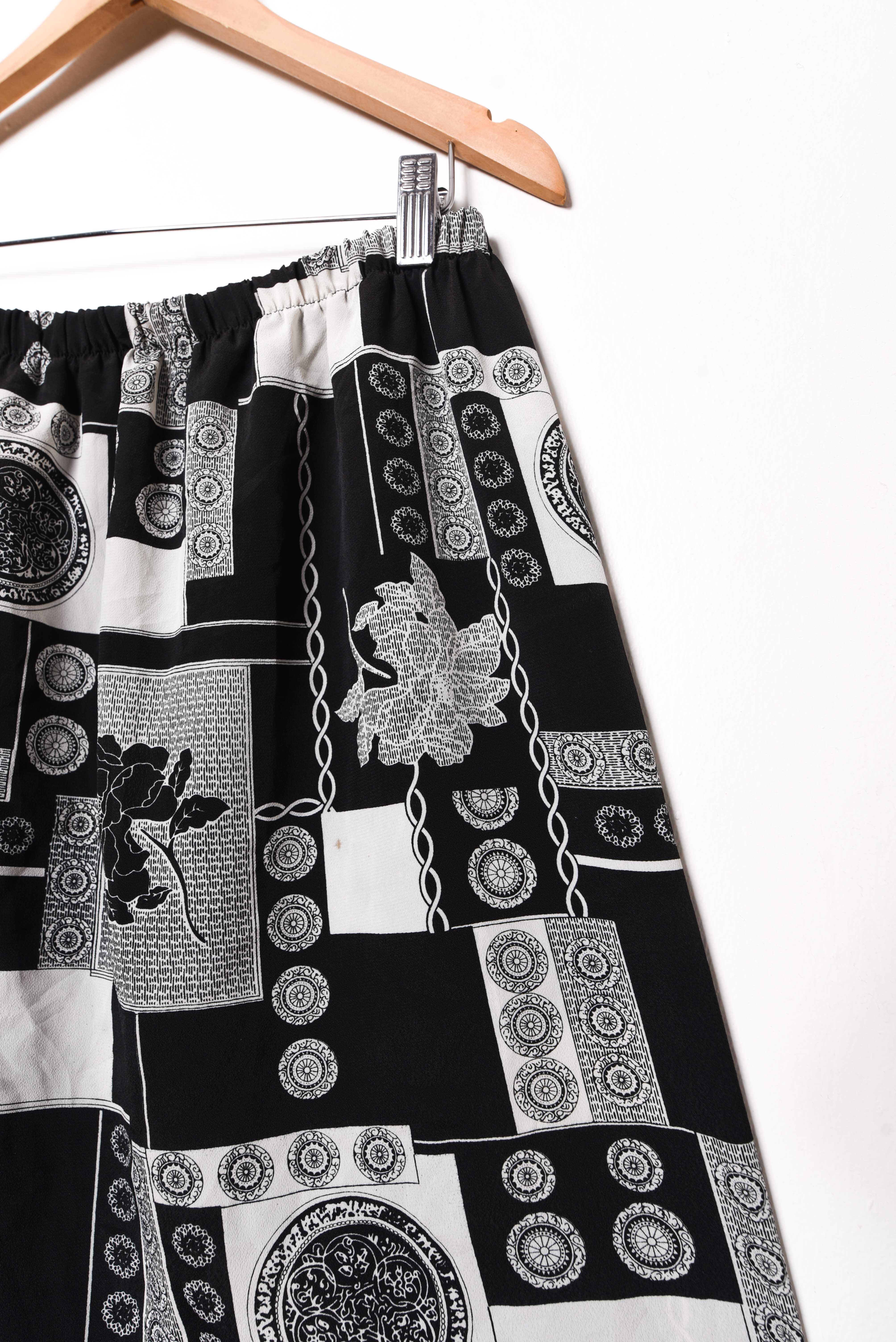 Falda b&w medallas vntg