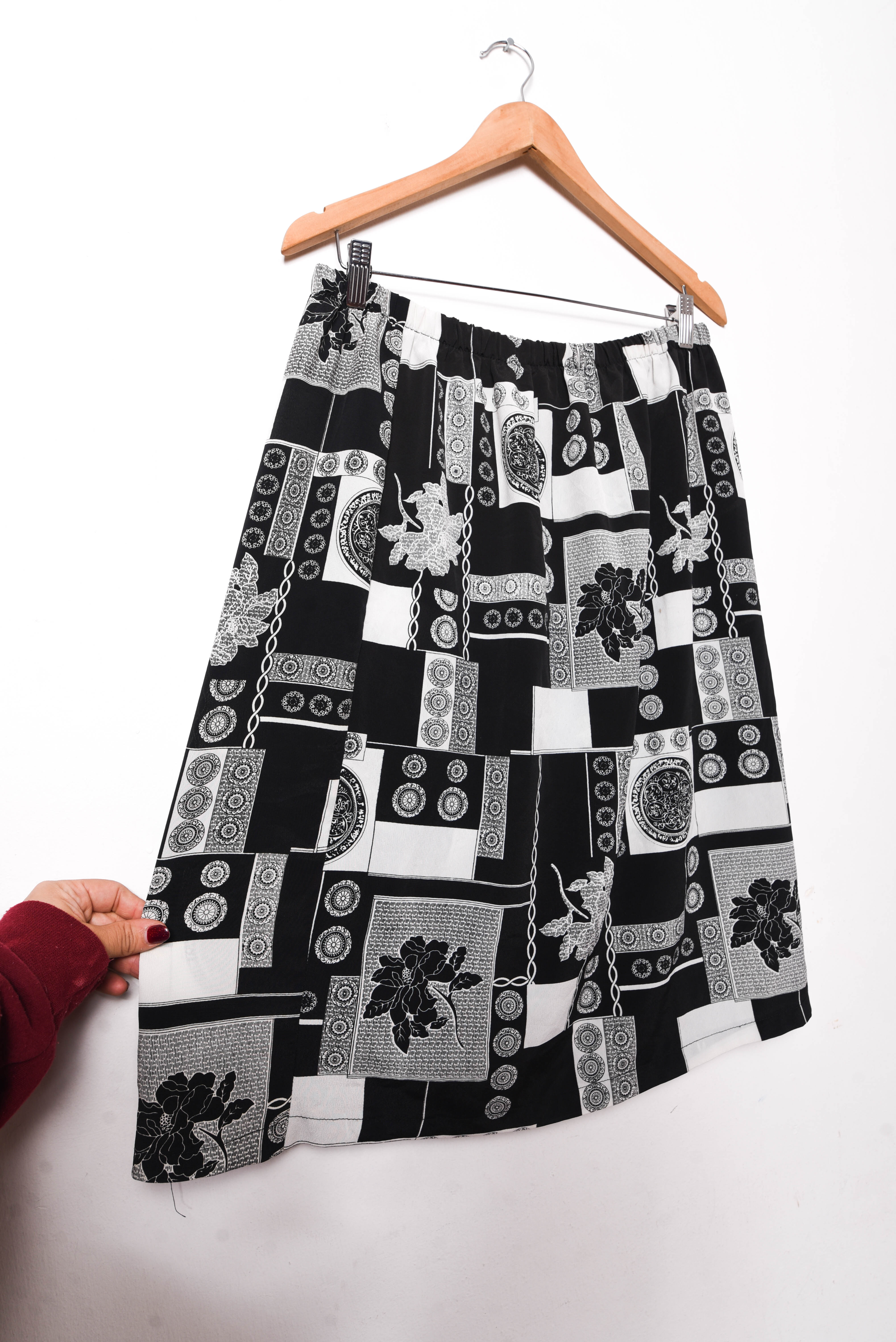 Falda b&w medallas vntg