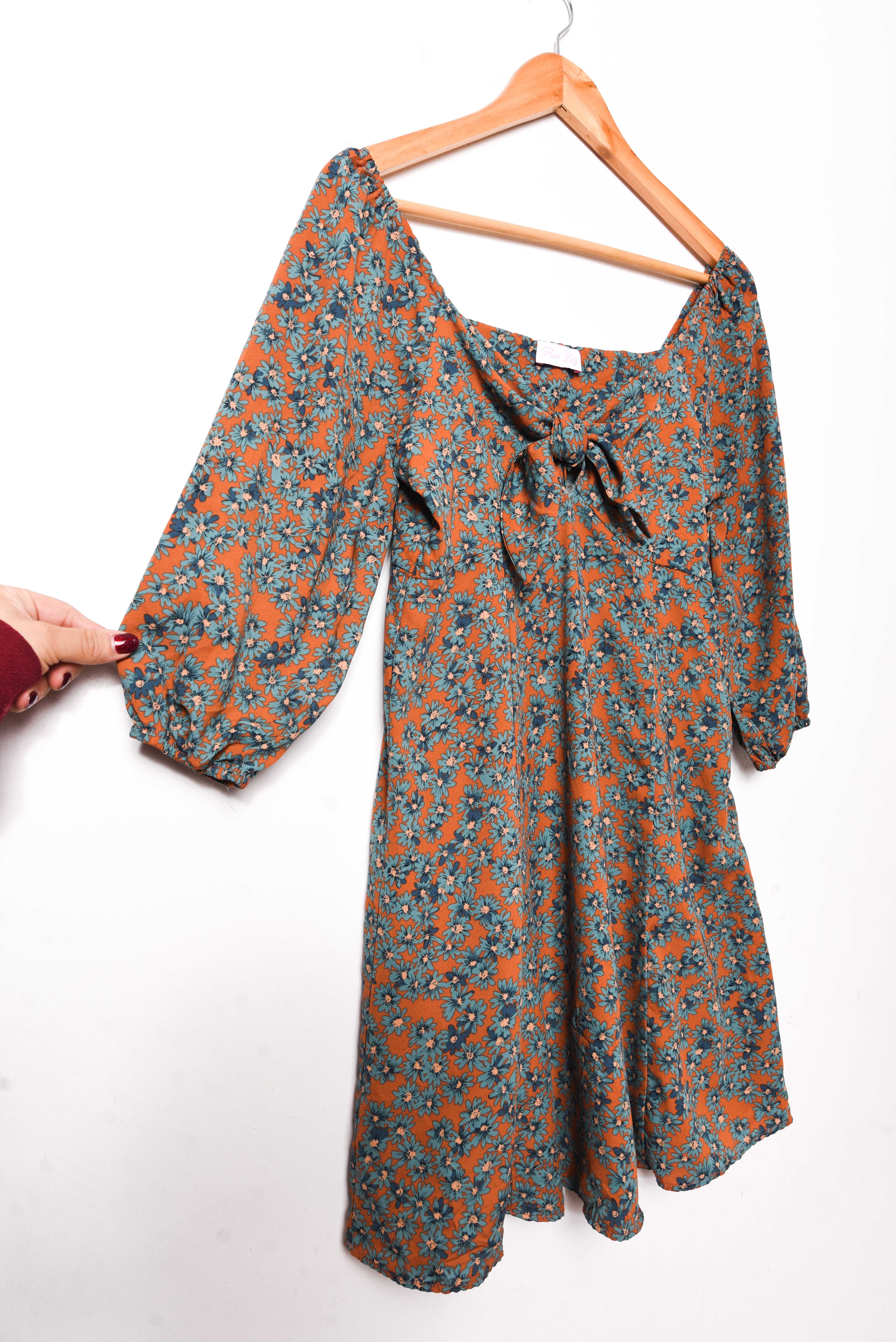 Vestido granate floral nudo
