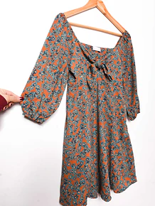 Vestido granate floral nudo