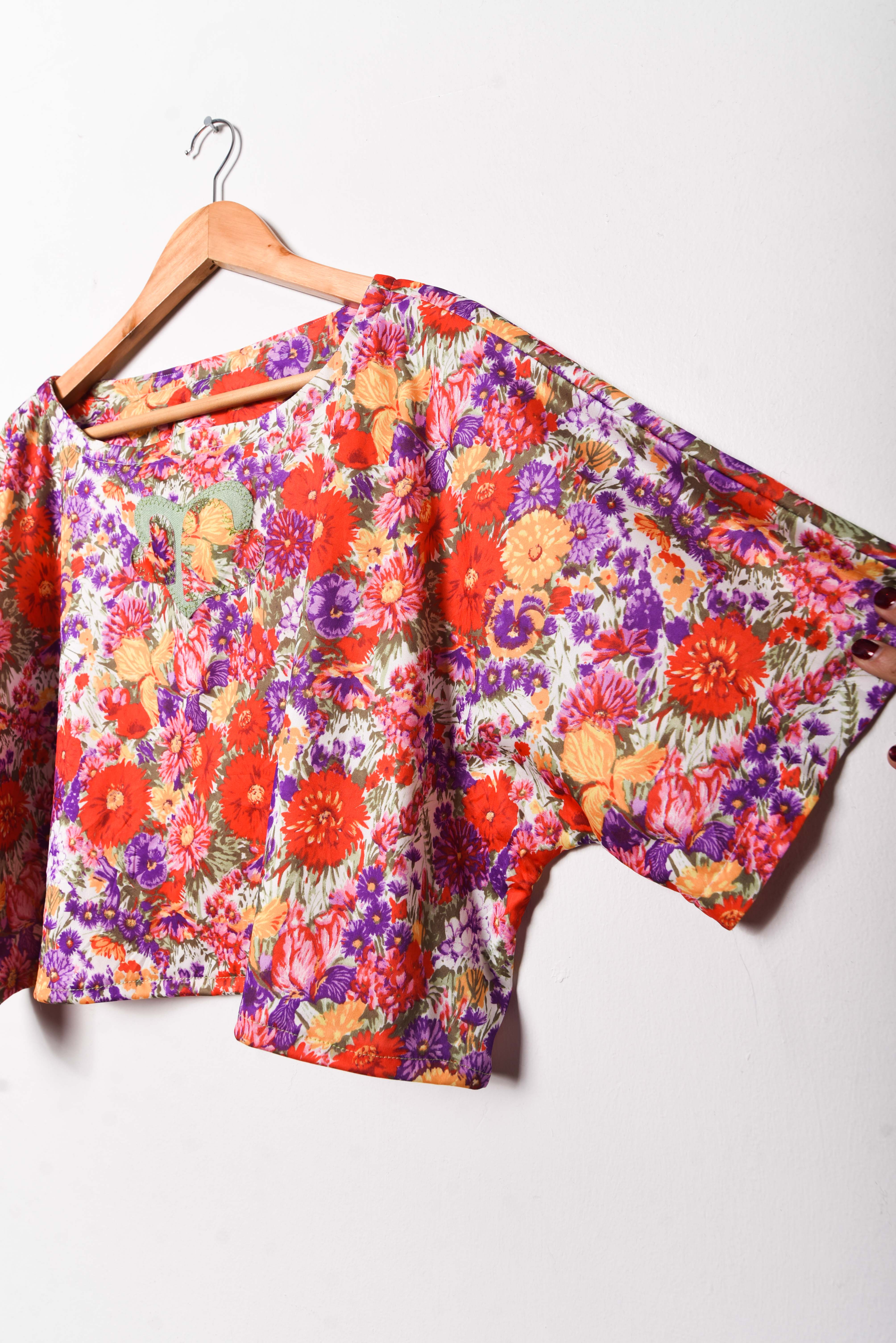 Blusa crop floral 80s
