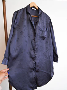 Blusa lencera satín azul piedra