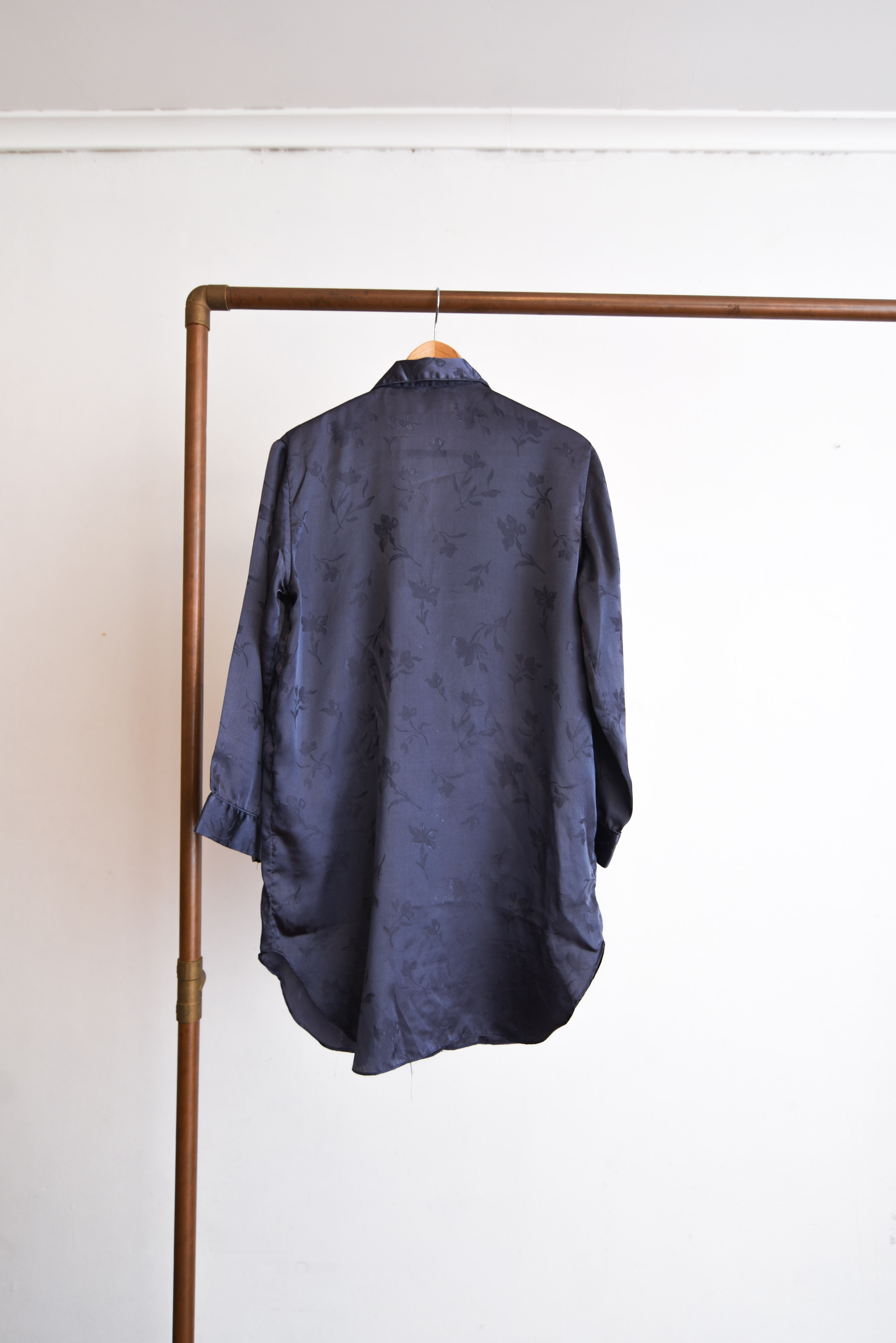 Blusa lencera satín azul piedra