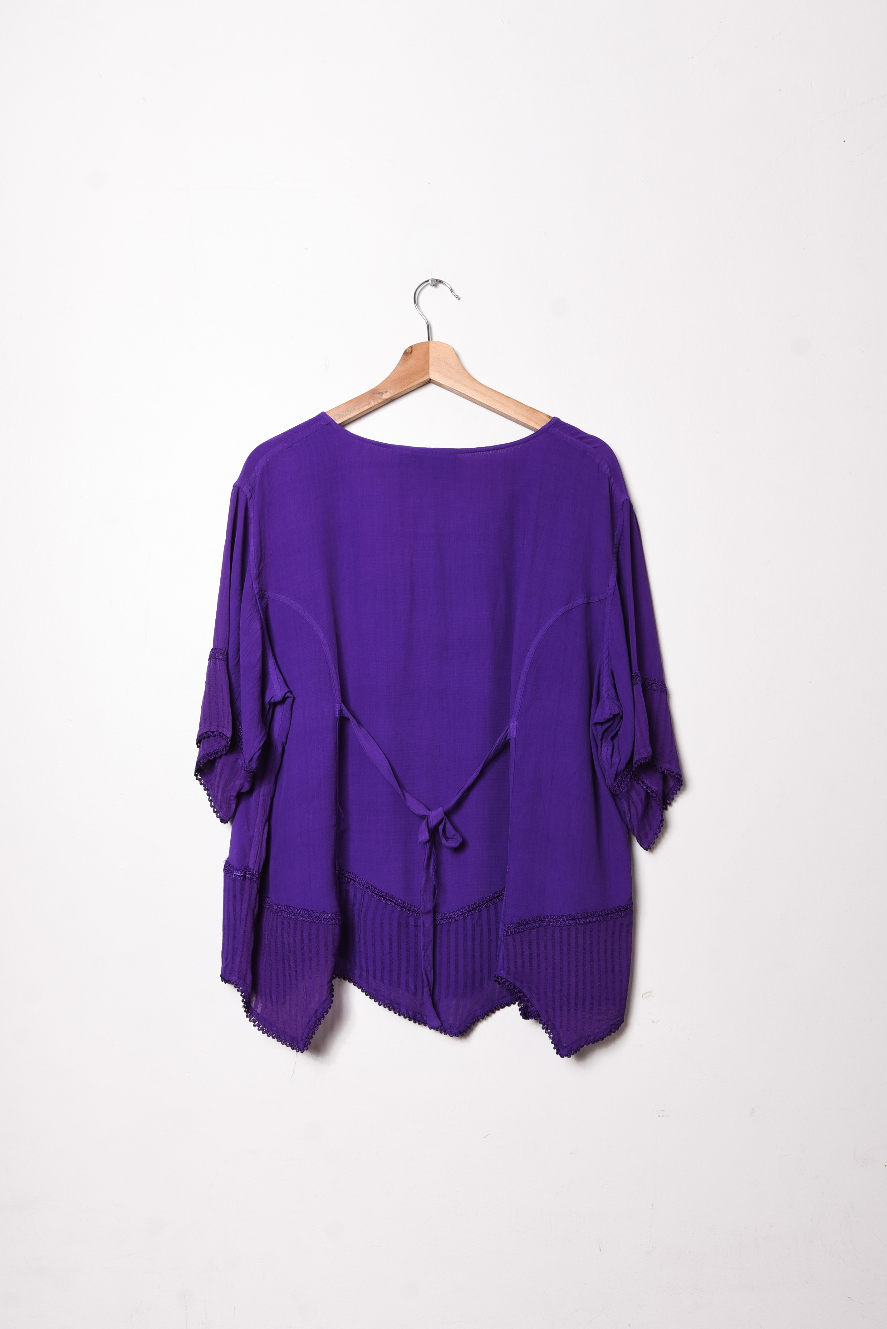 Blusa morada bordada