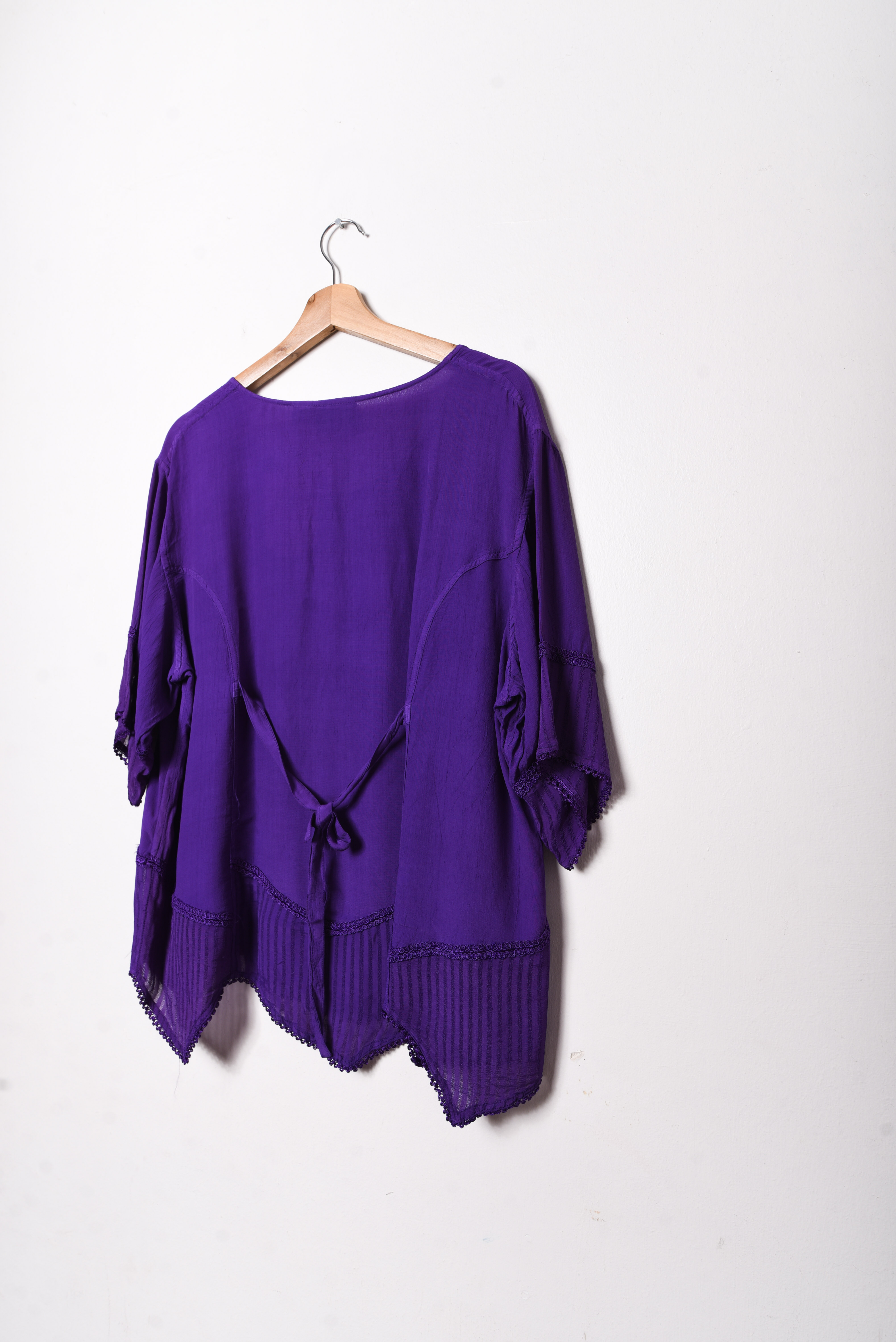 Blusa morada bordada