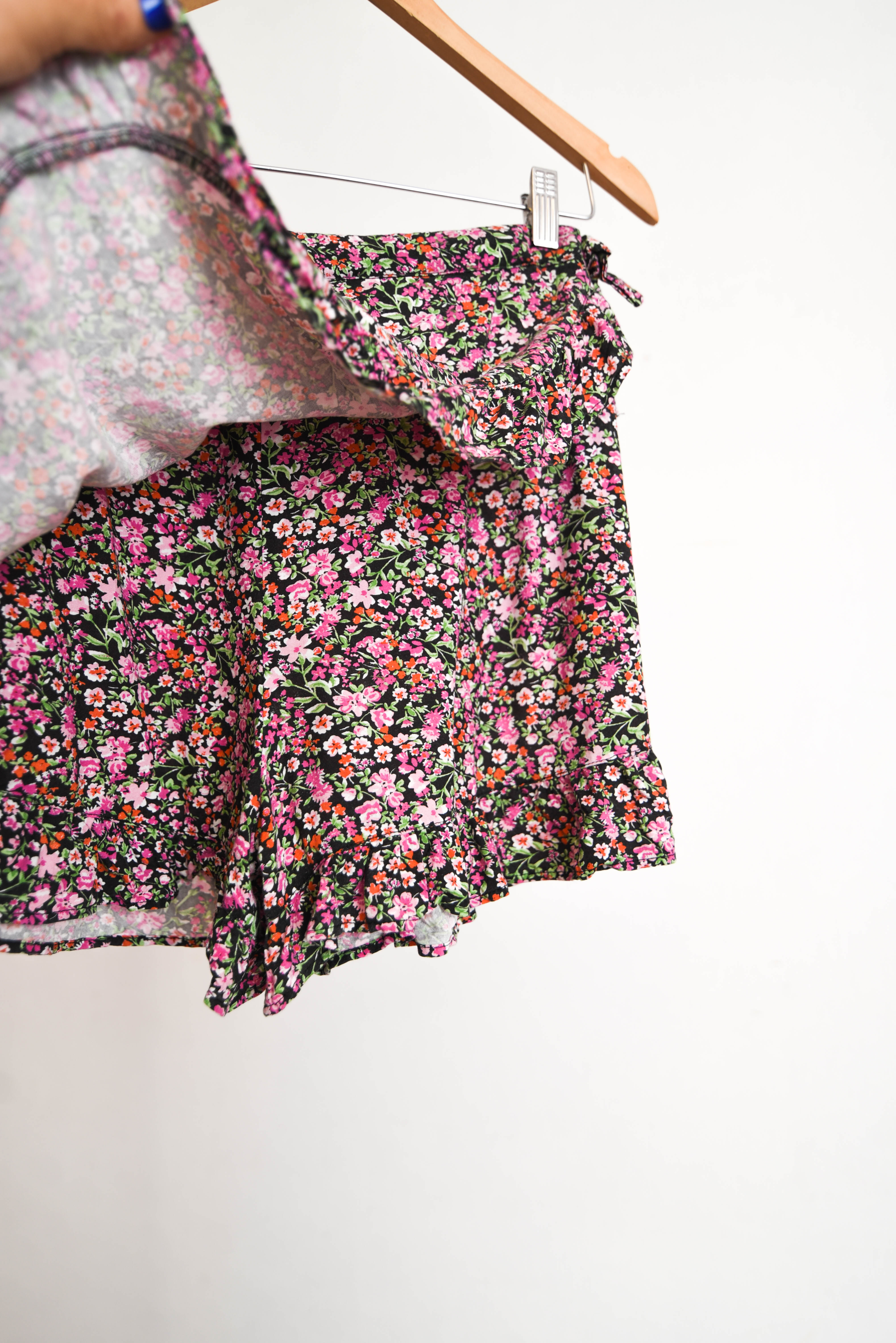 Short floral lazito