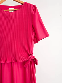 Vestido magenta plisado 80s