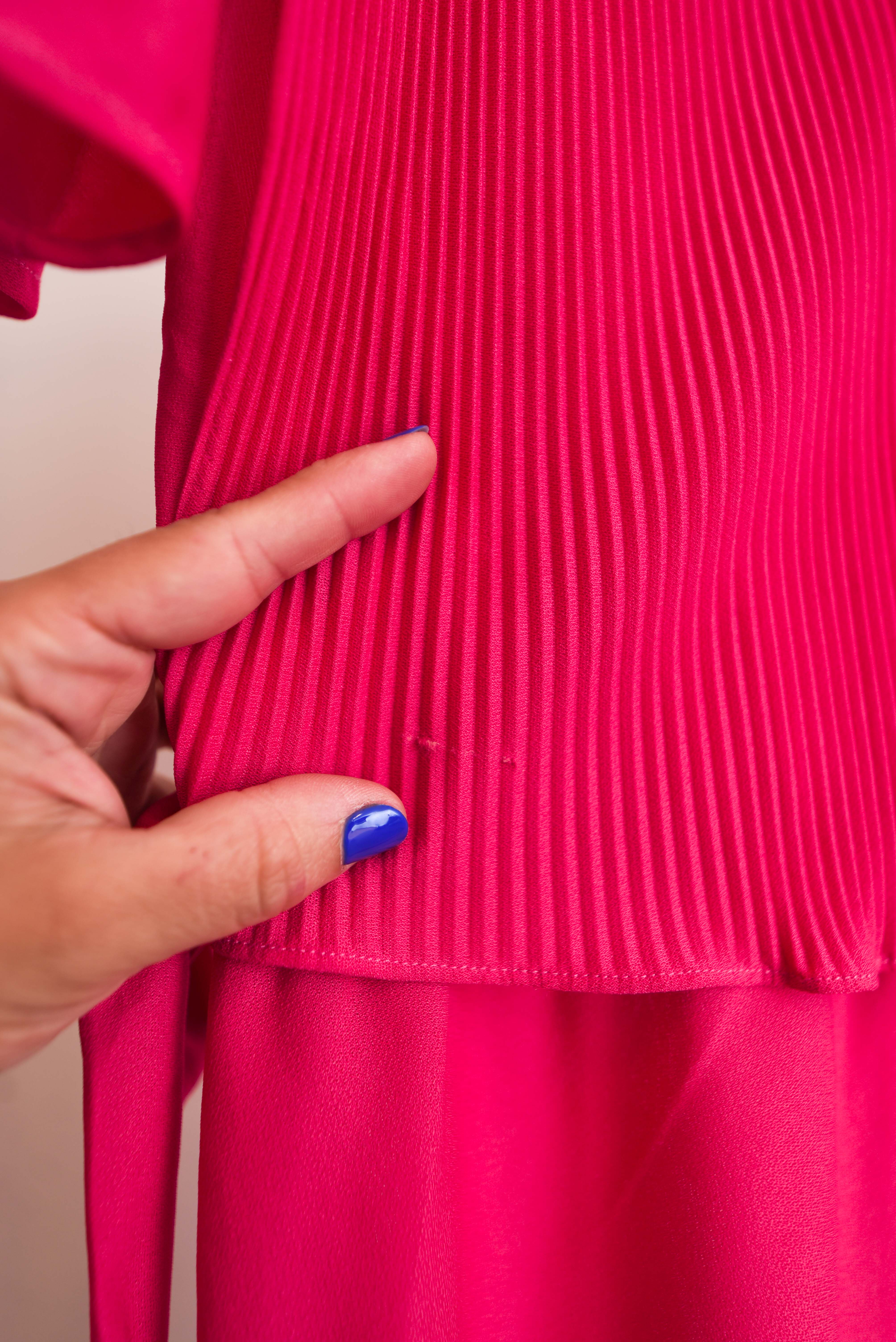 Vestido magenta plisado 80s