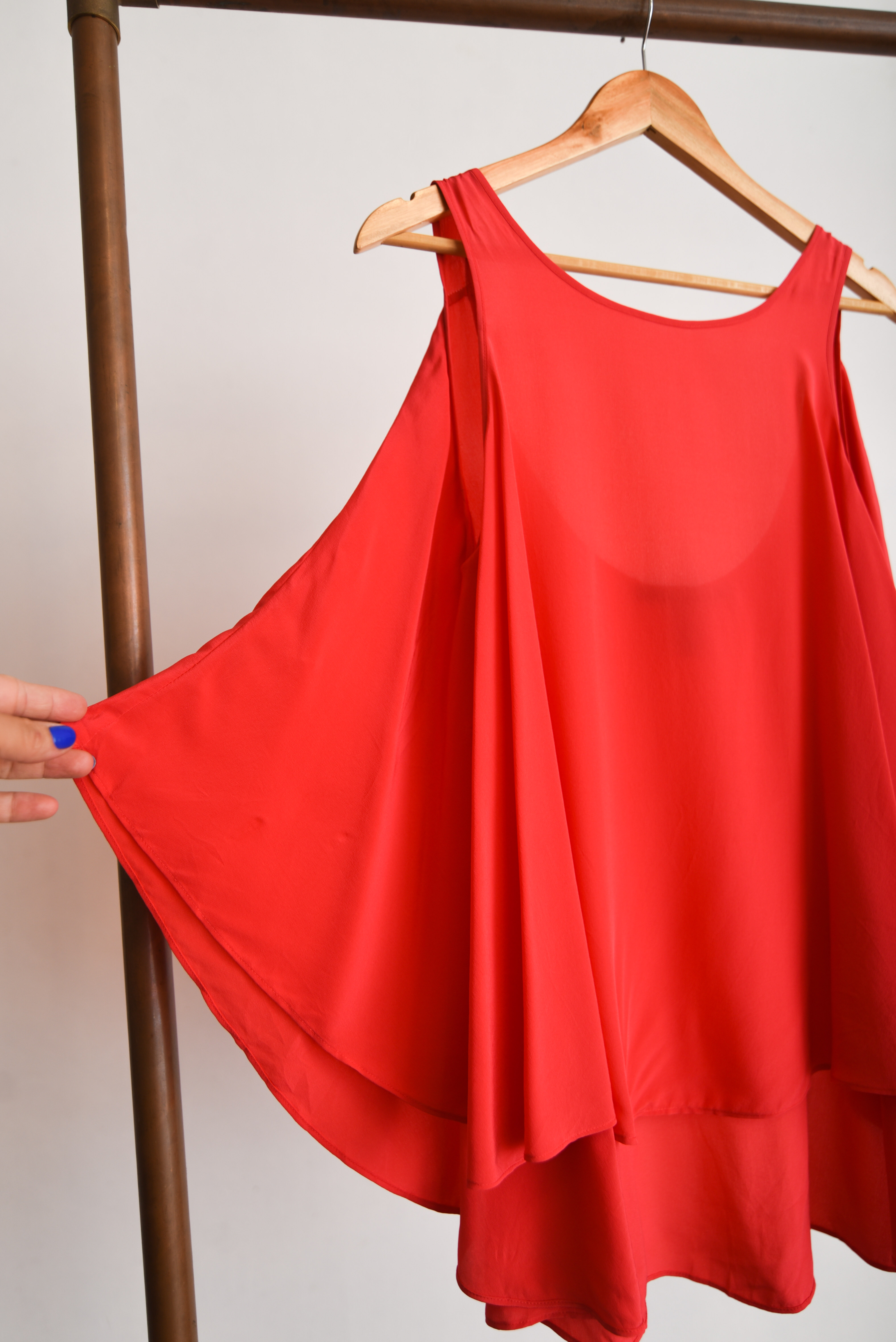 Blusa roja silk asimétrica