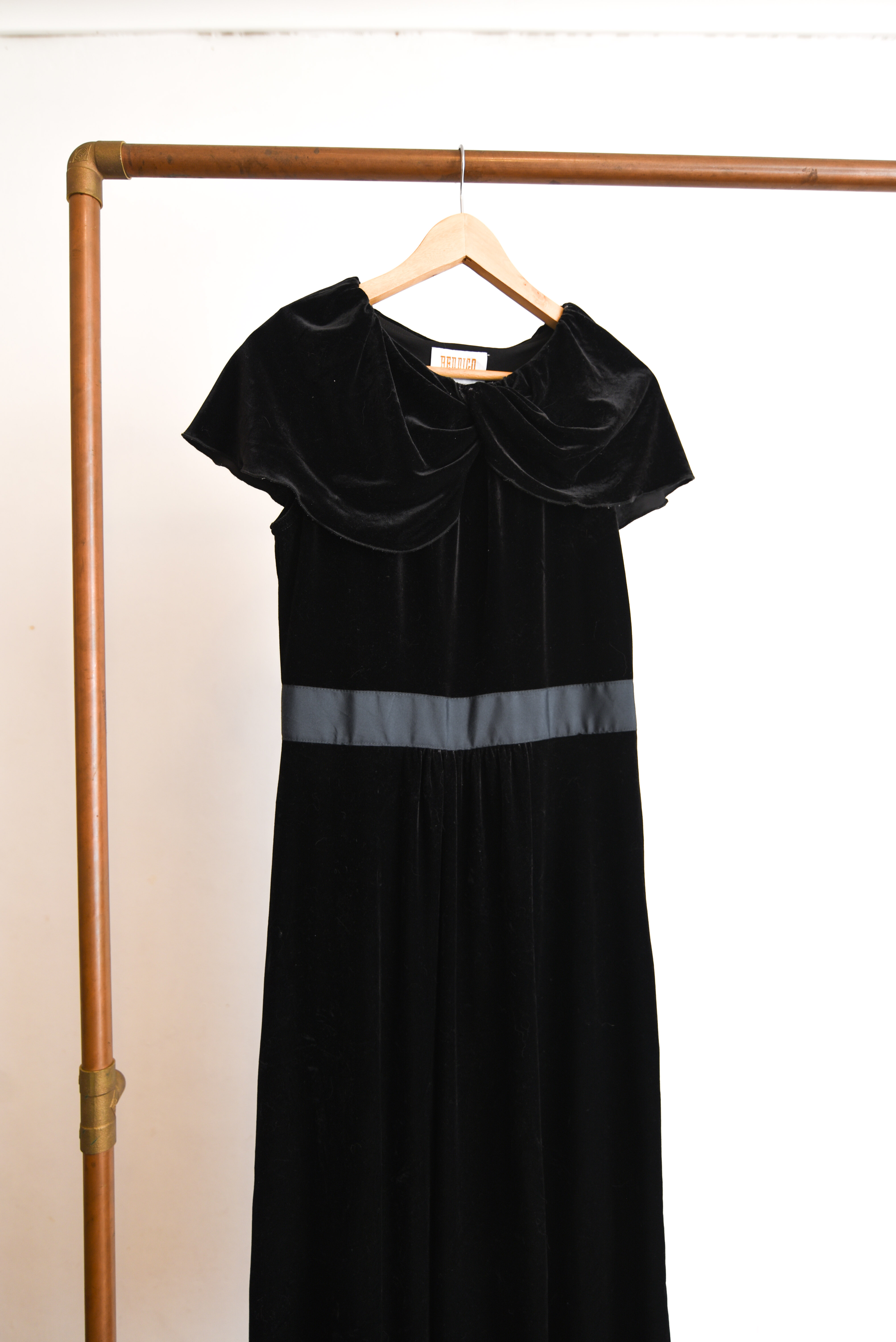 Vestido negro plush cuellito vntg