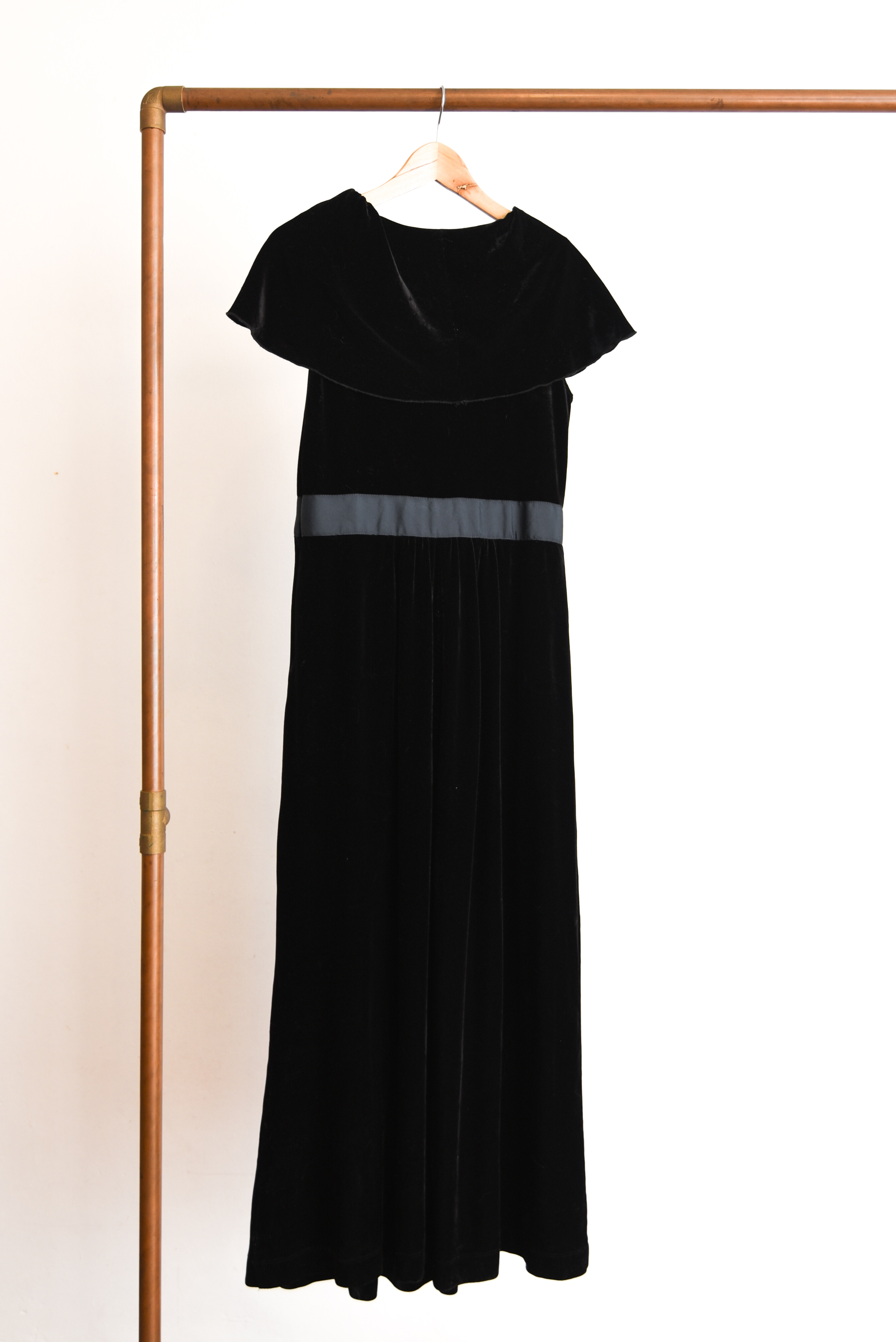 Vestido negro plush cuellito vntg