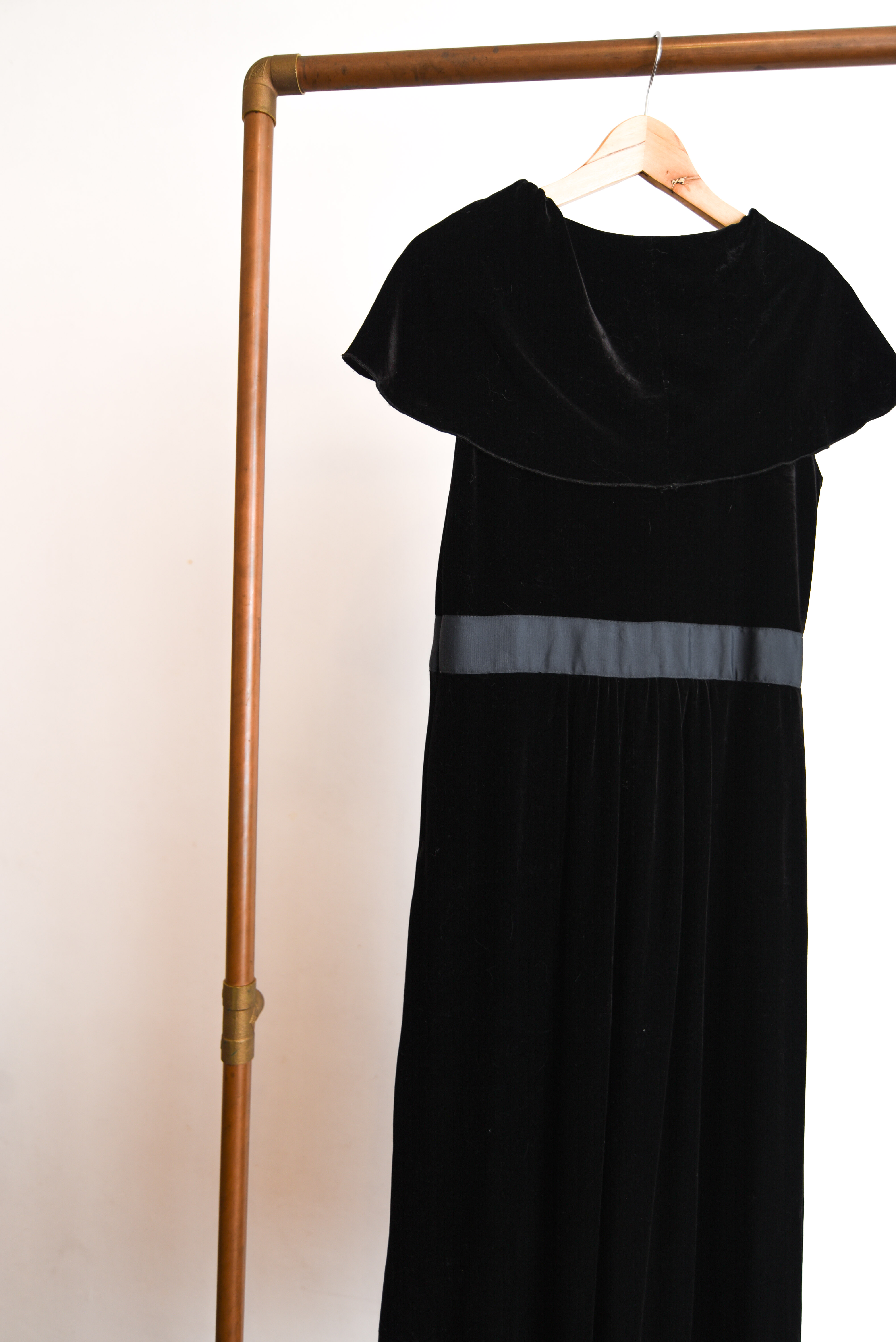 Vestido negro plush cuellito vntg