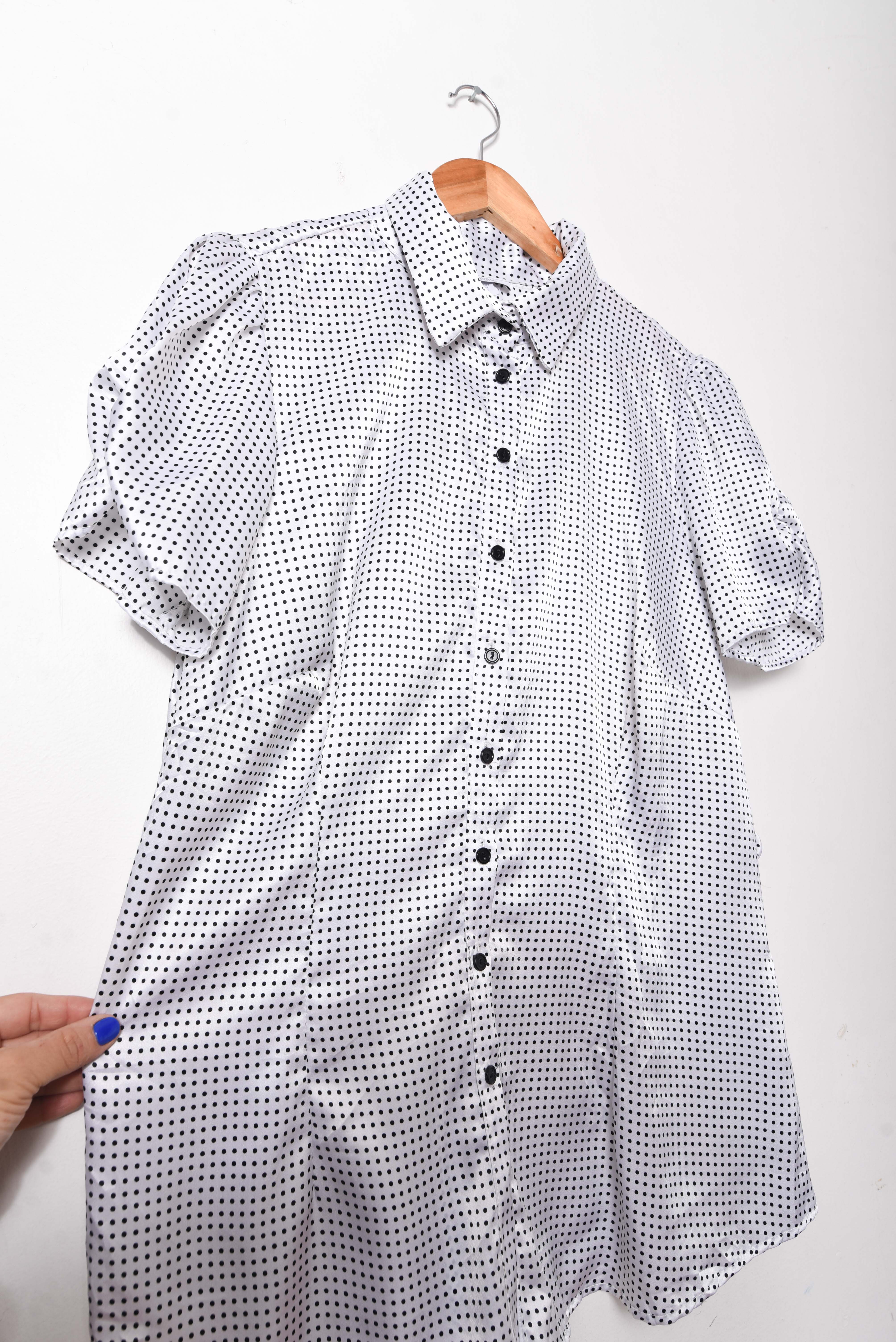 Blusa satín lunares