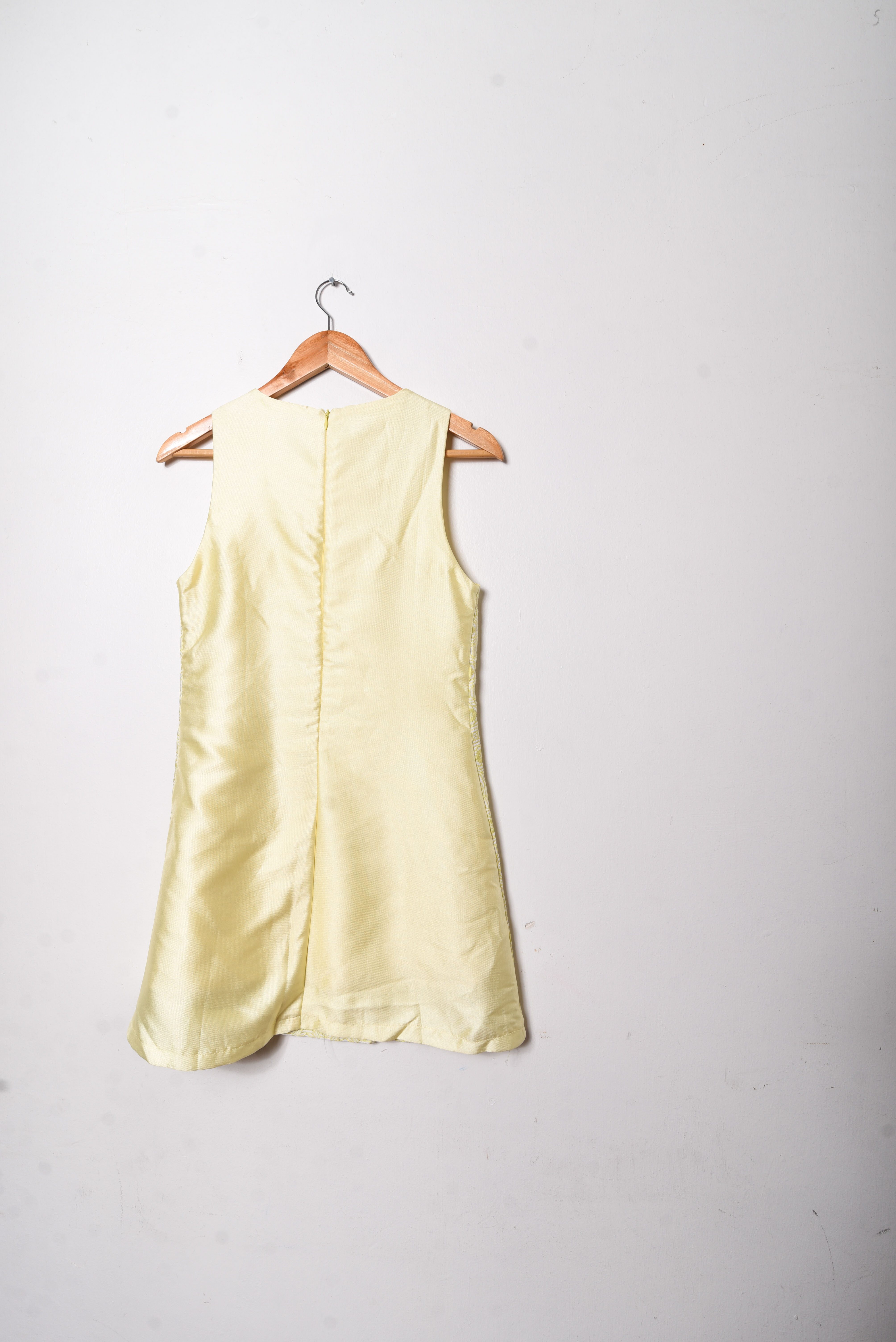 Vestido amarillo pastel brocato