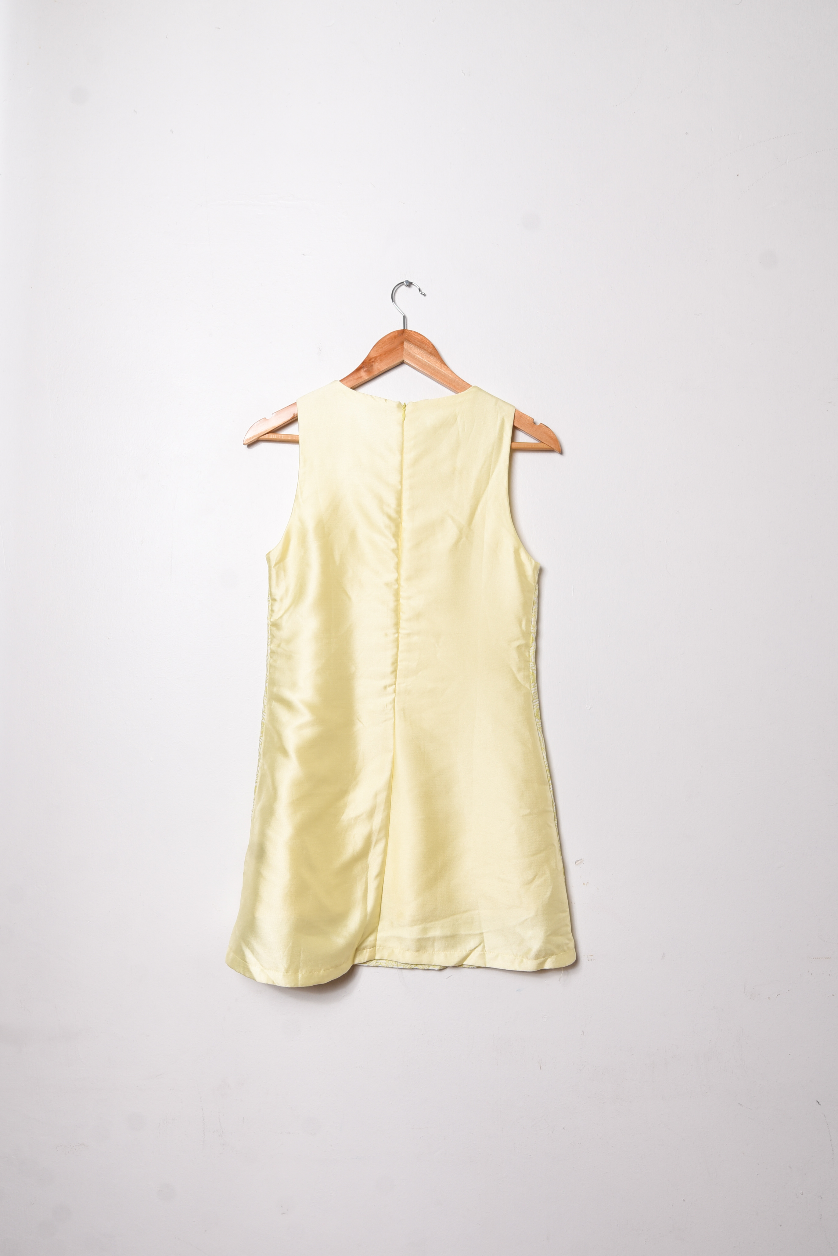 Vestido amarillo pastel brocato