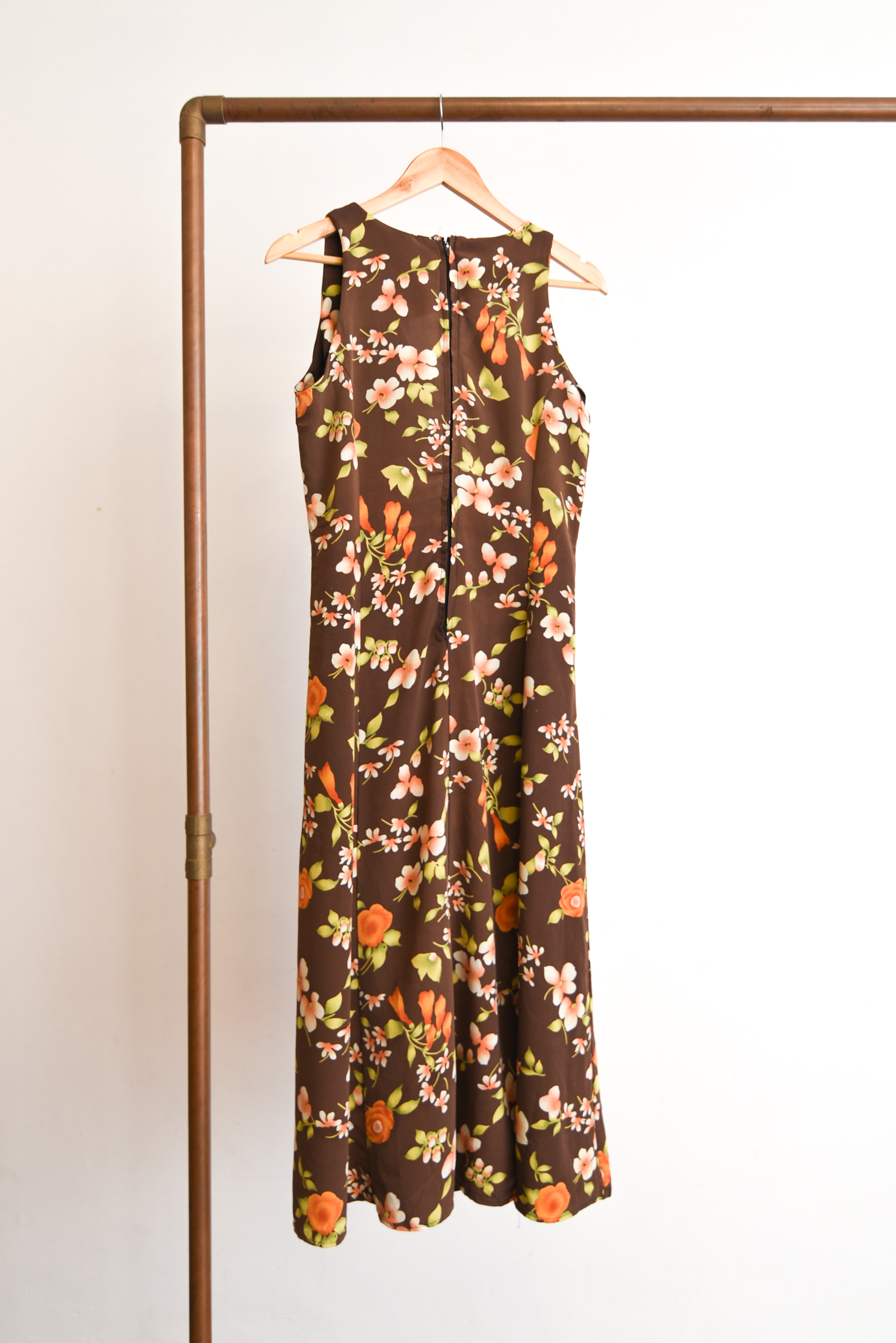 Vestido café floral nudo 90s