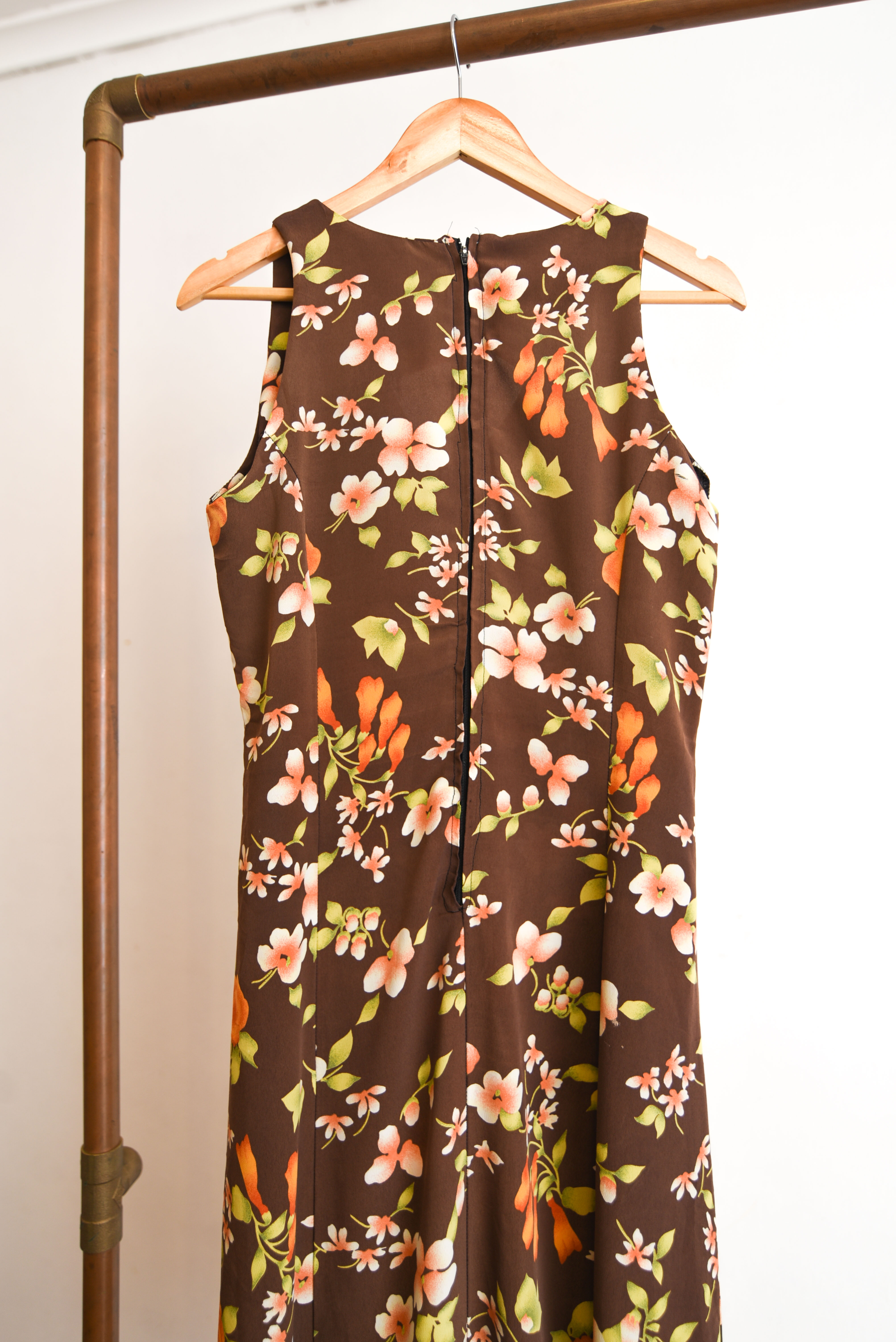 Vestido café floral nudo 90s