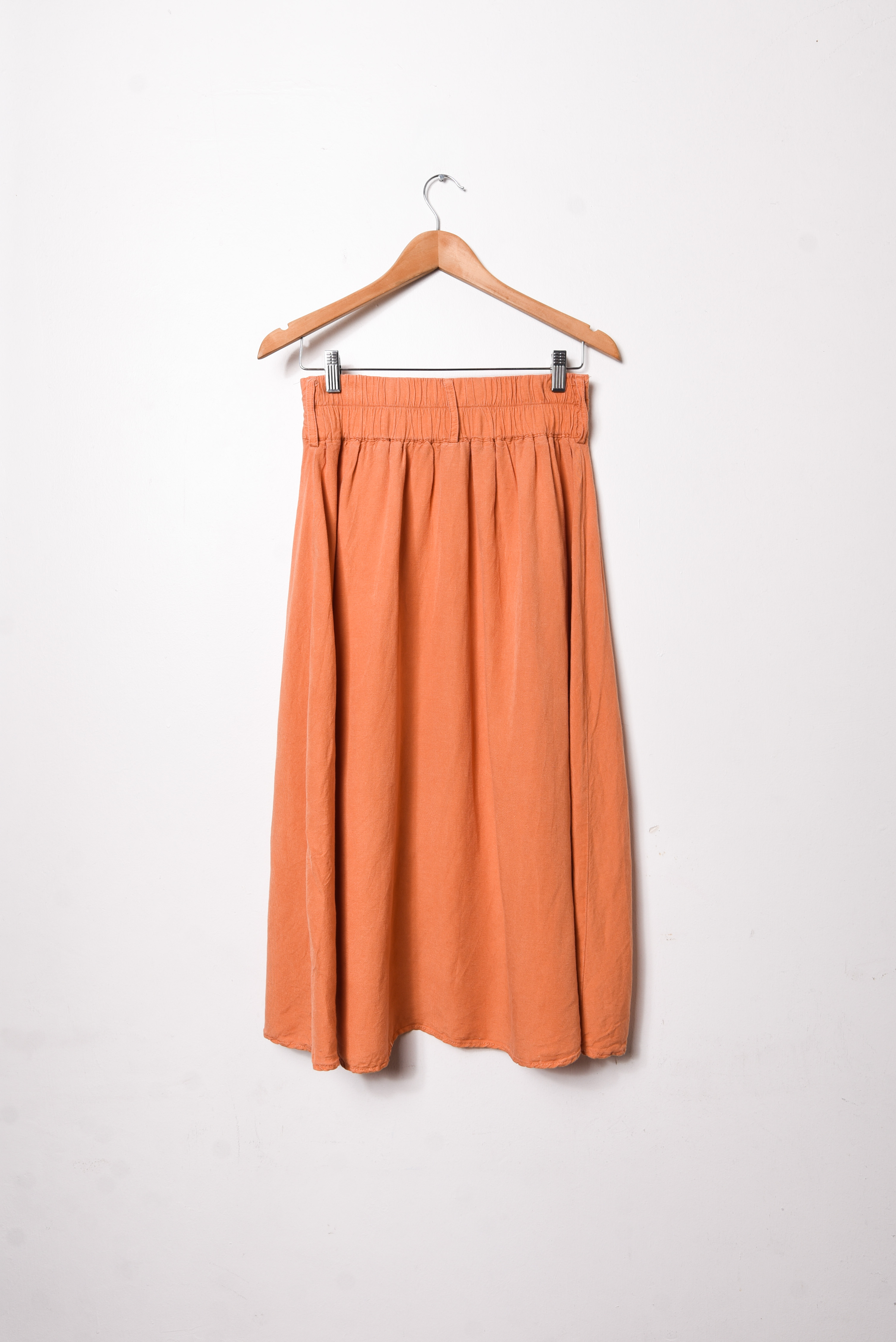 Falda naranja botones lino