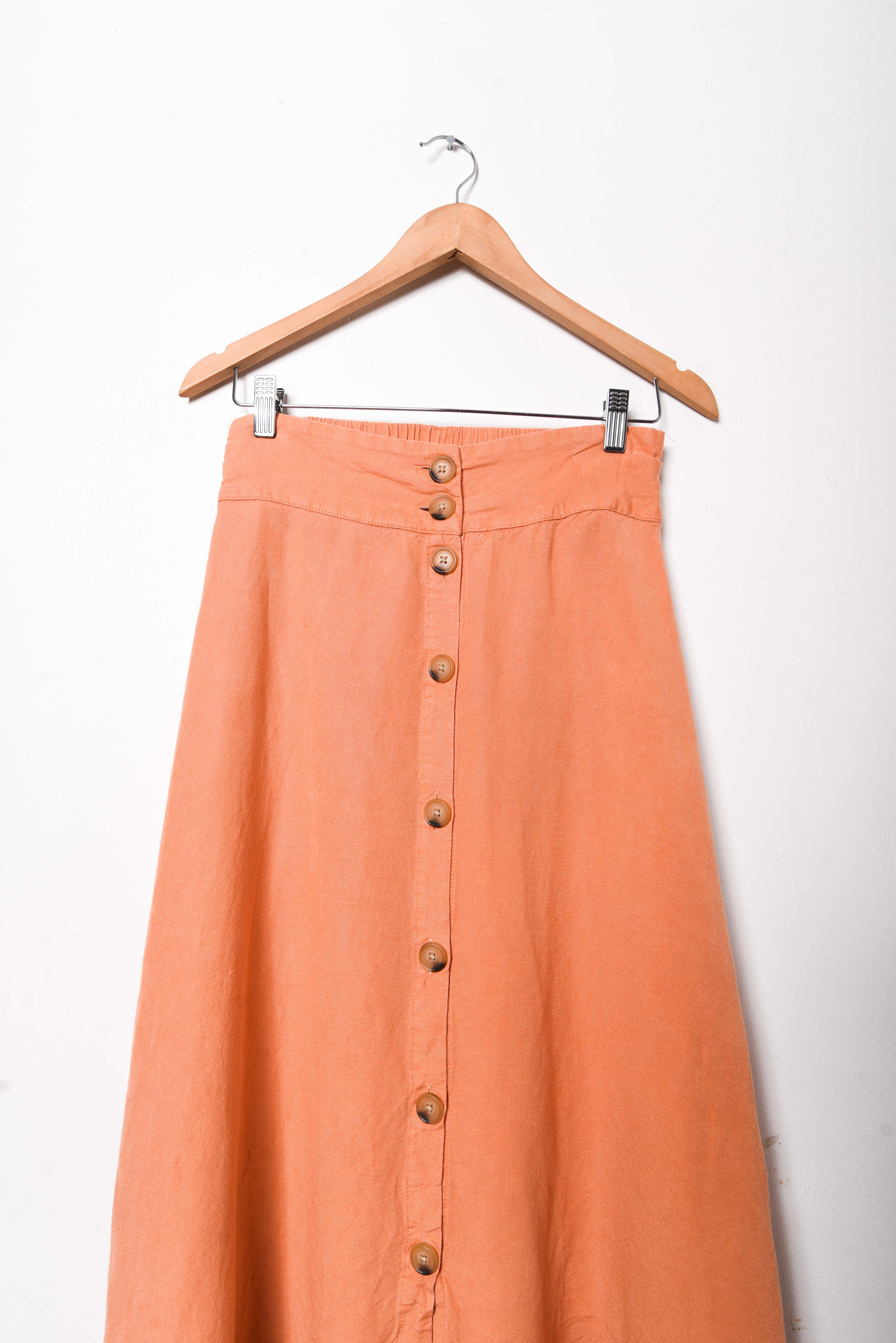 Falda naranja botones lino