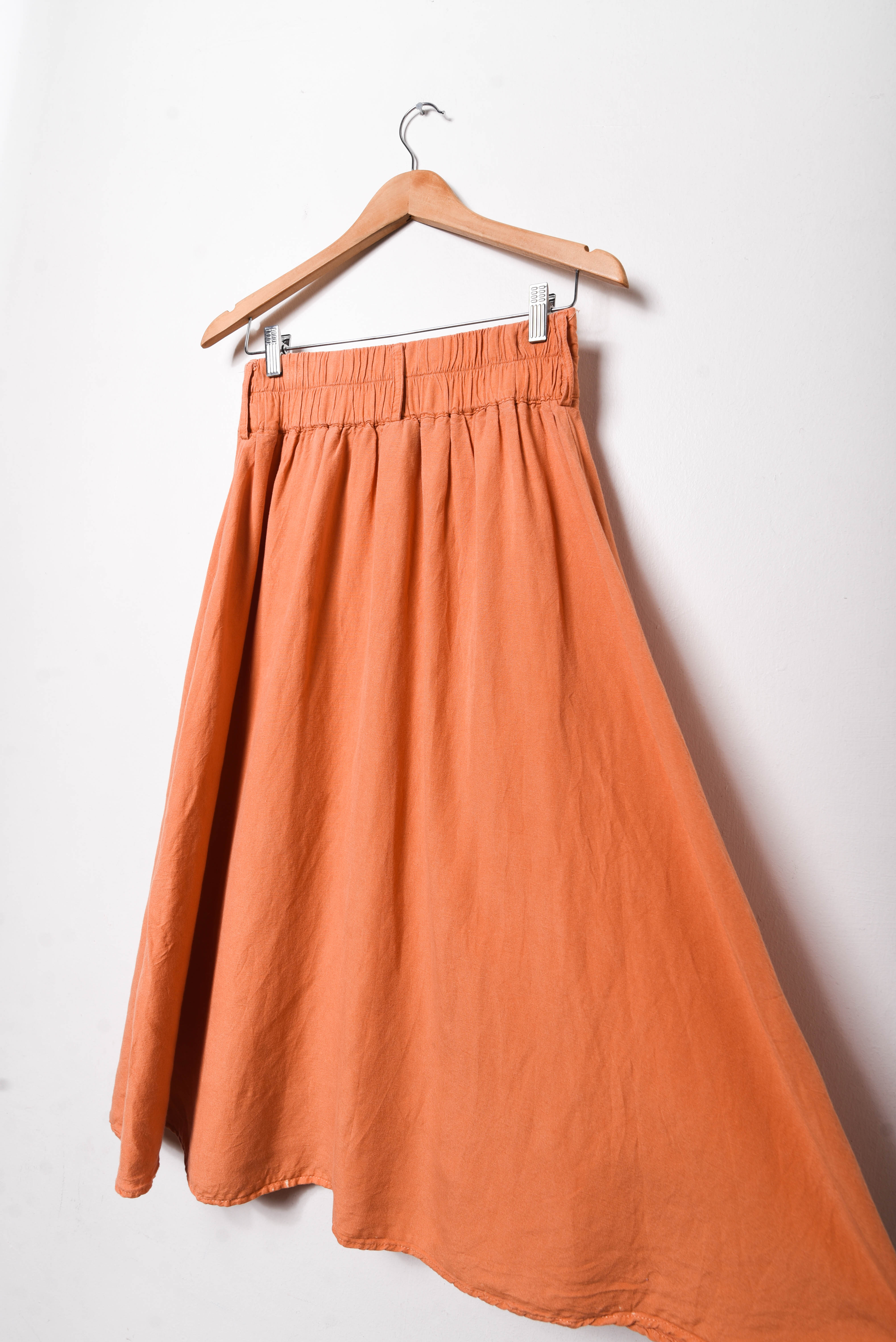 Falda naranja botones lino