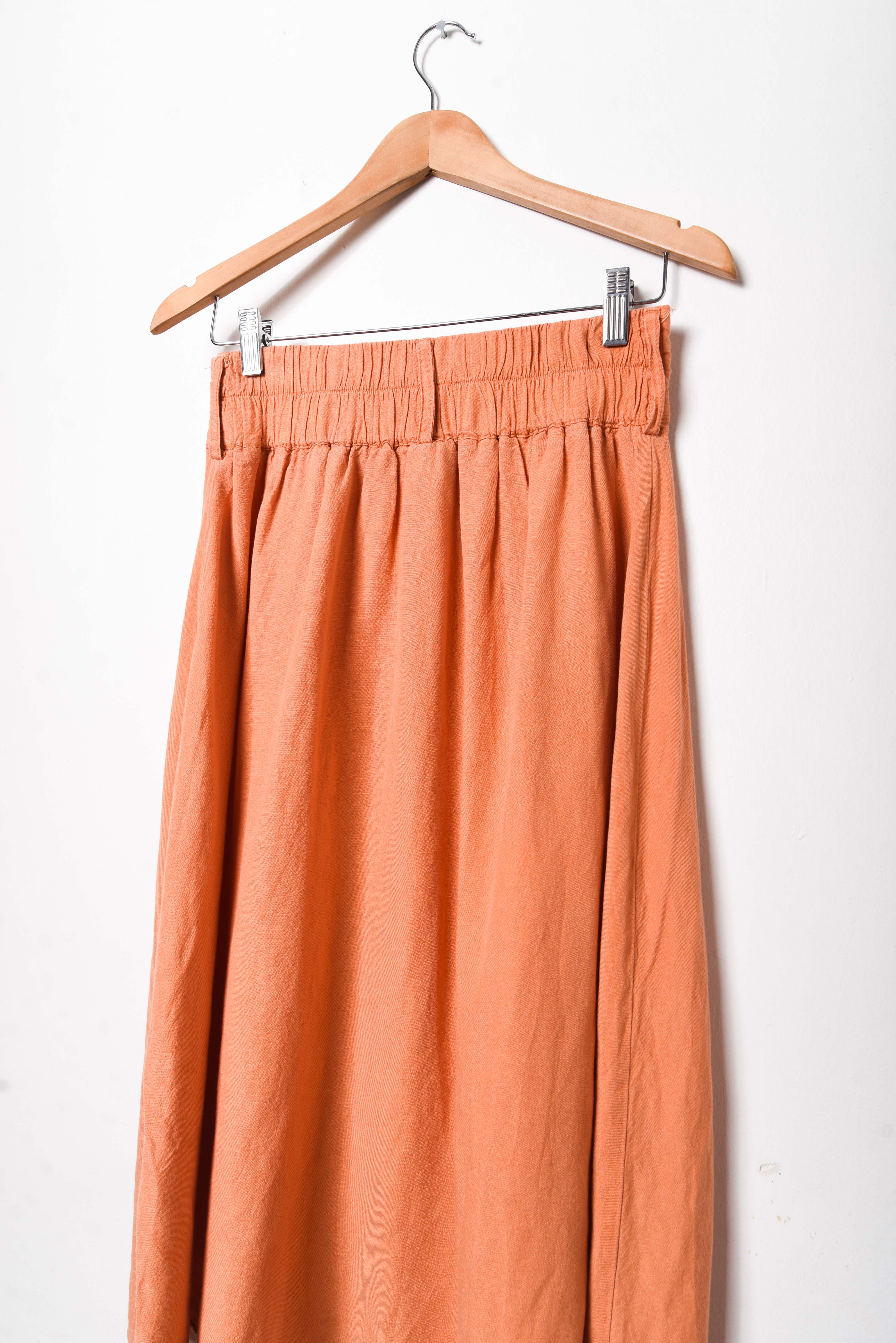 Falda naranja botones lino
