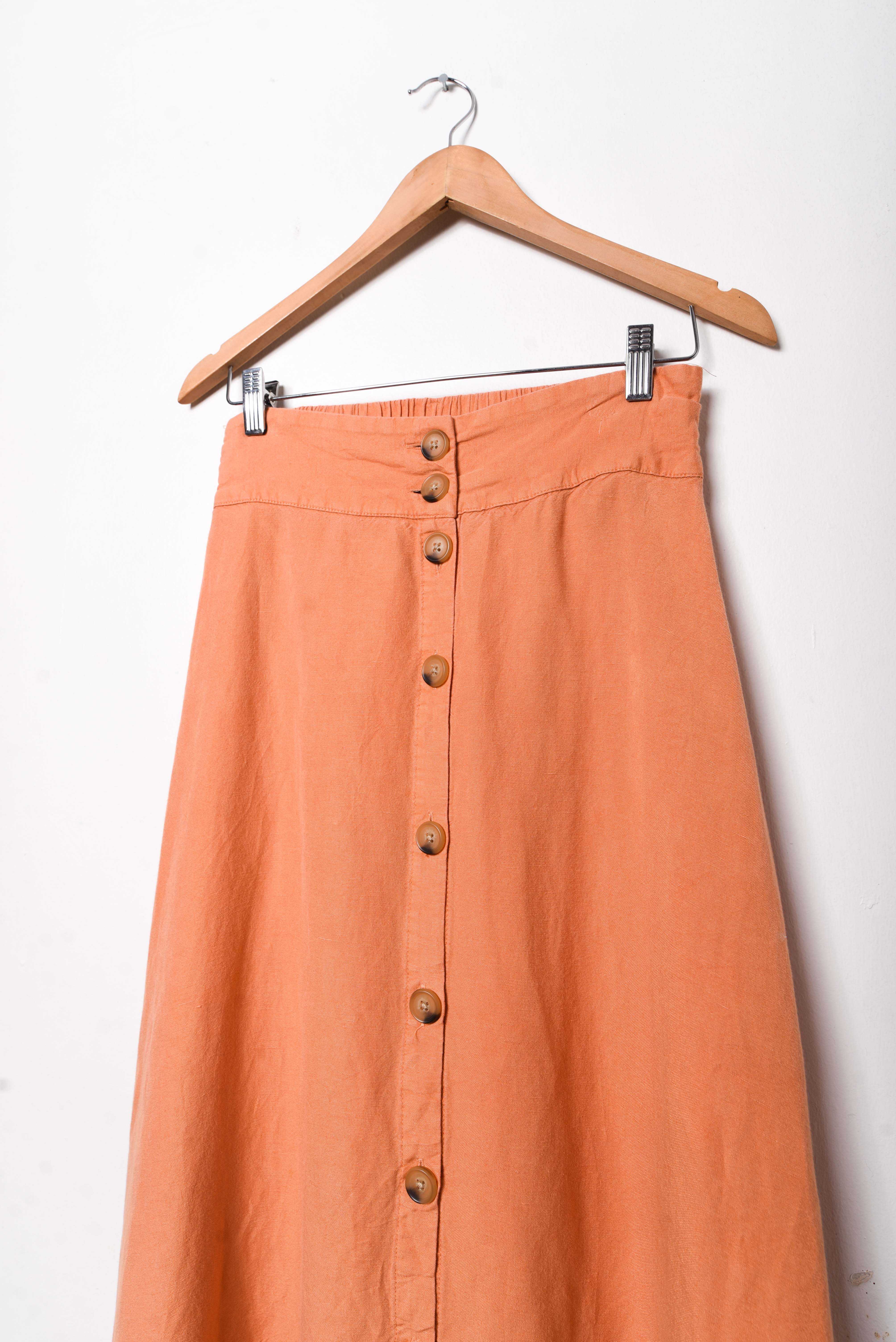 Falda naranja botones lino